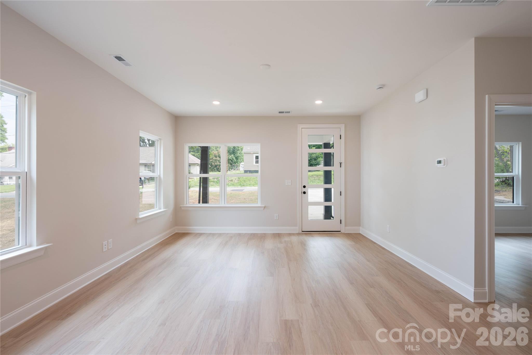 311 W Chestnut Street Property Photo 7