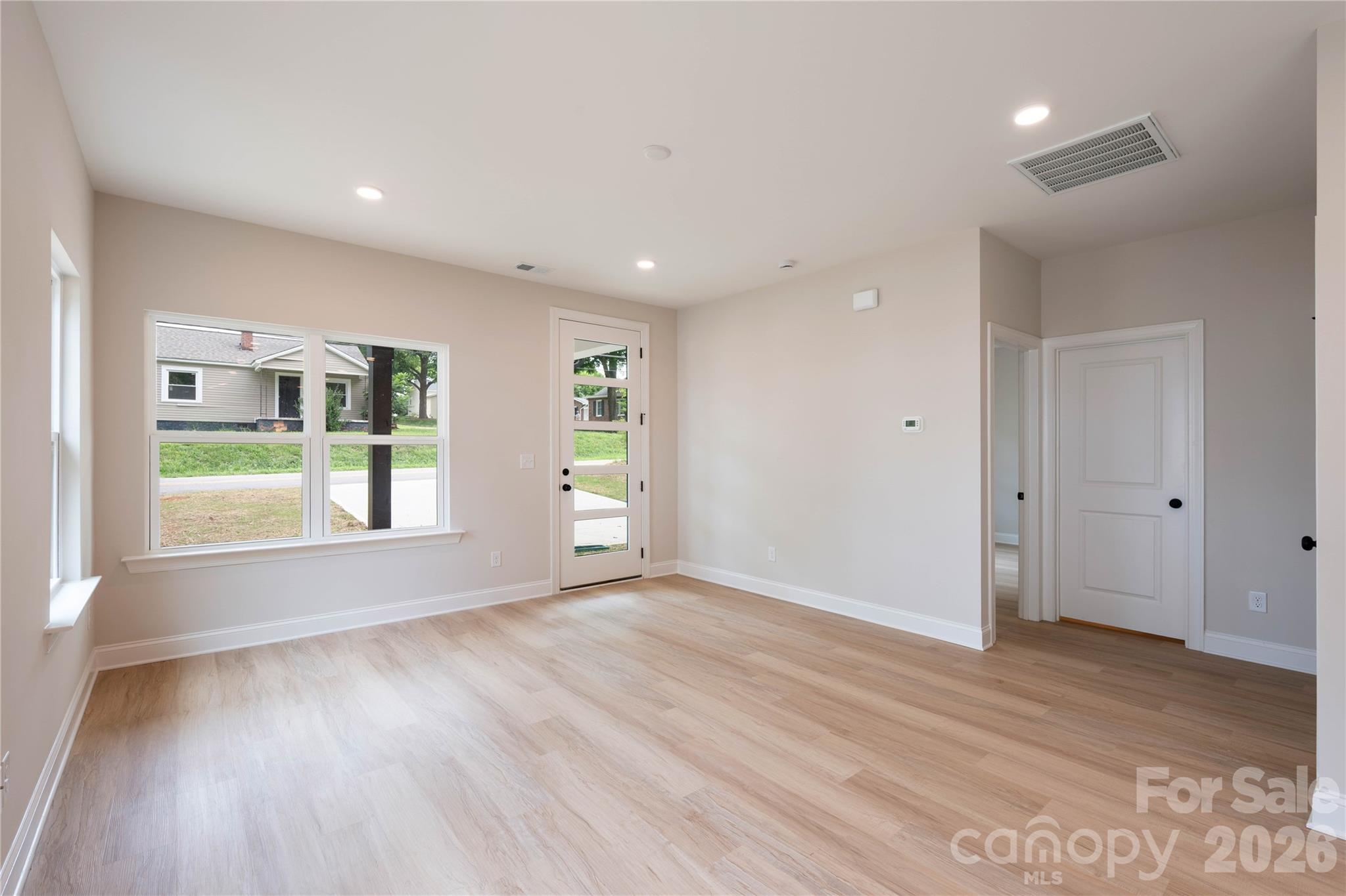 311 W Chestnut Street Property Photo 8