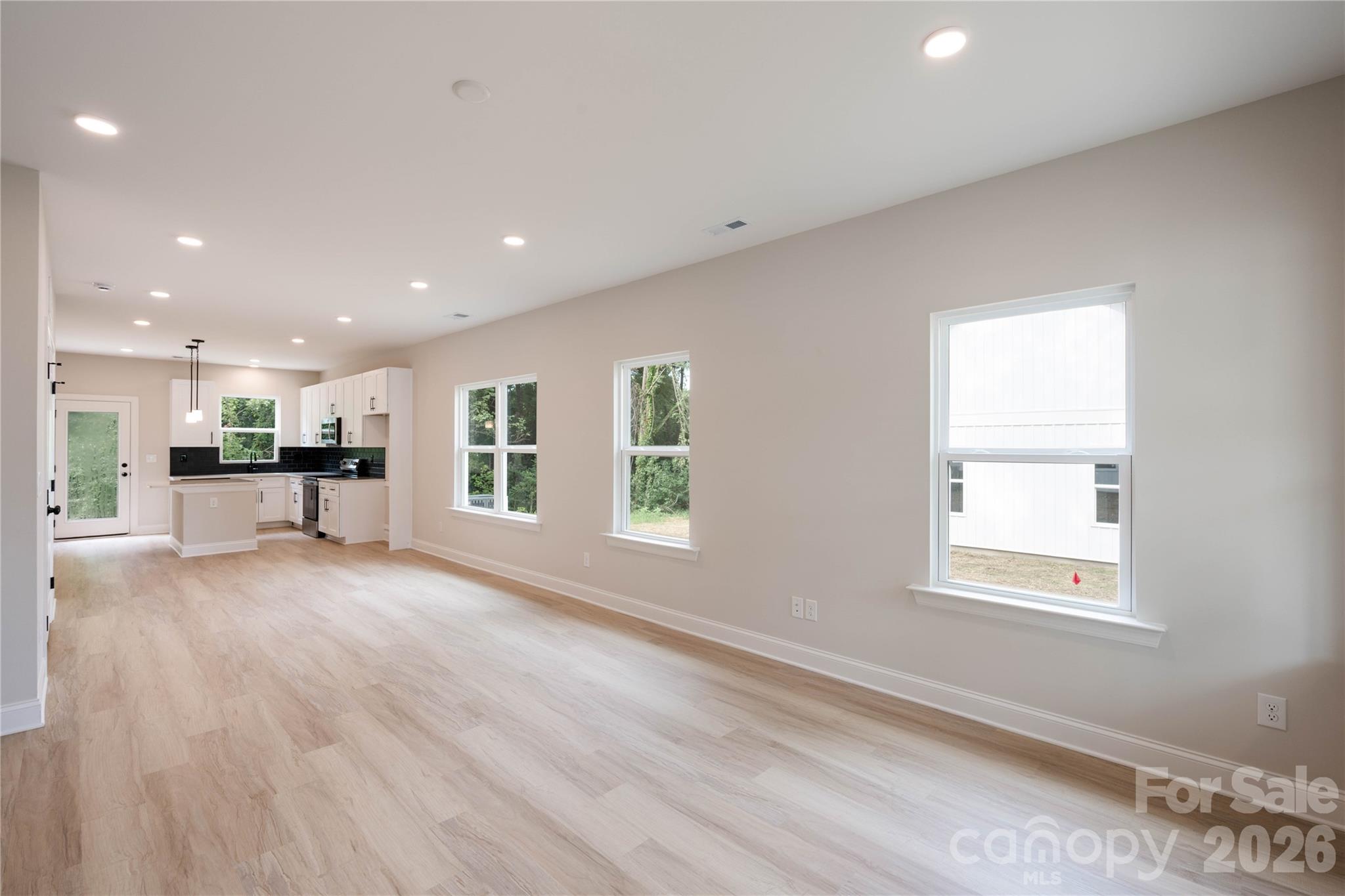 311 W Chestnut Street Property Photo 9
