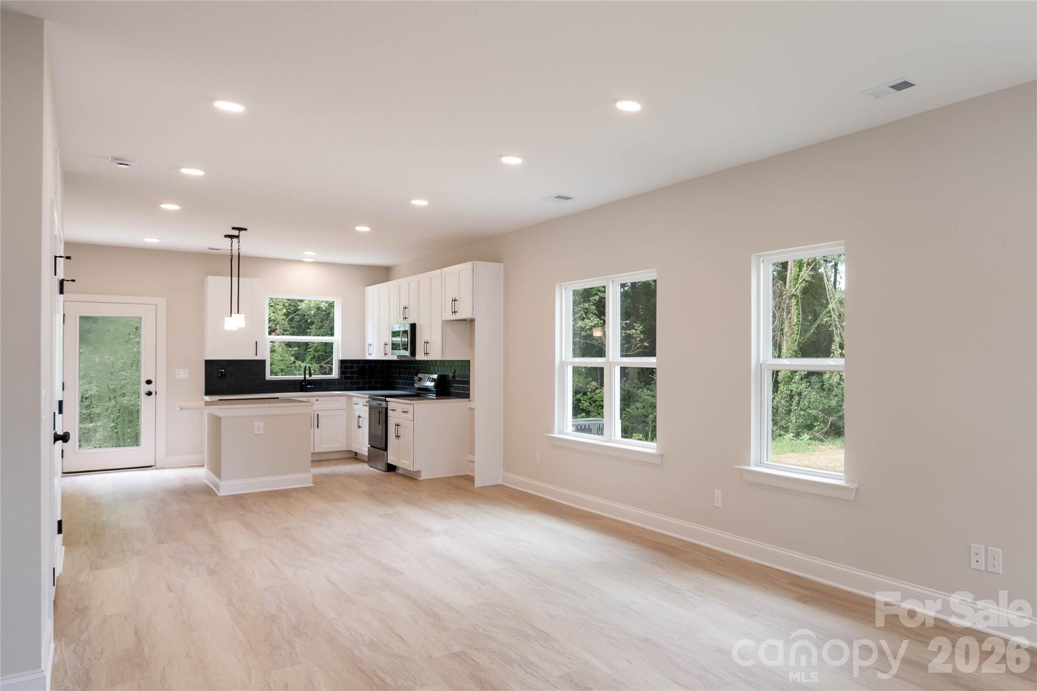 311 W Chestnut Street Property Photo 10