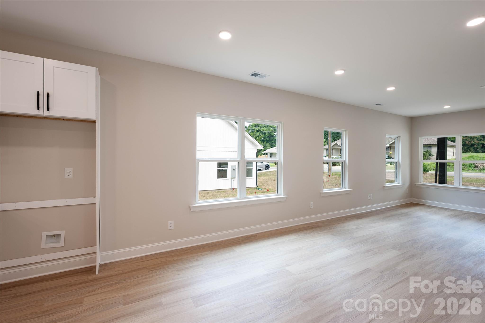311 W Chestnut Street Property Photo 11