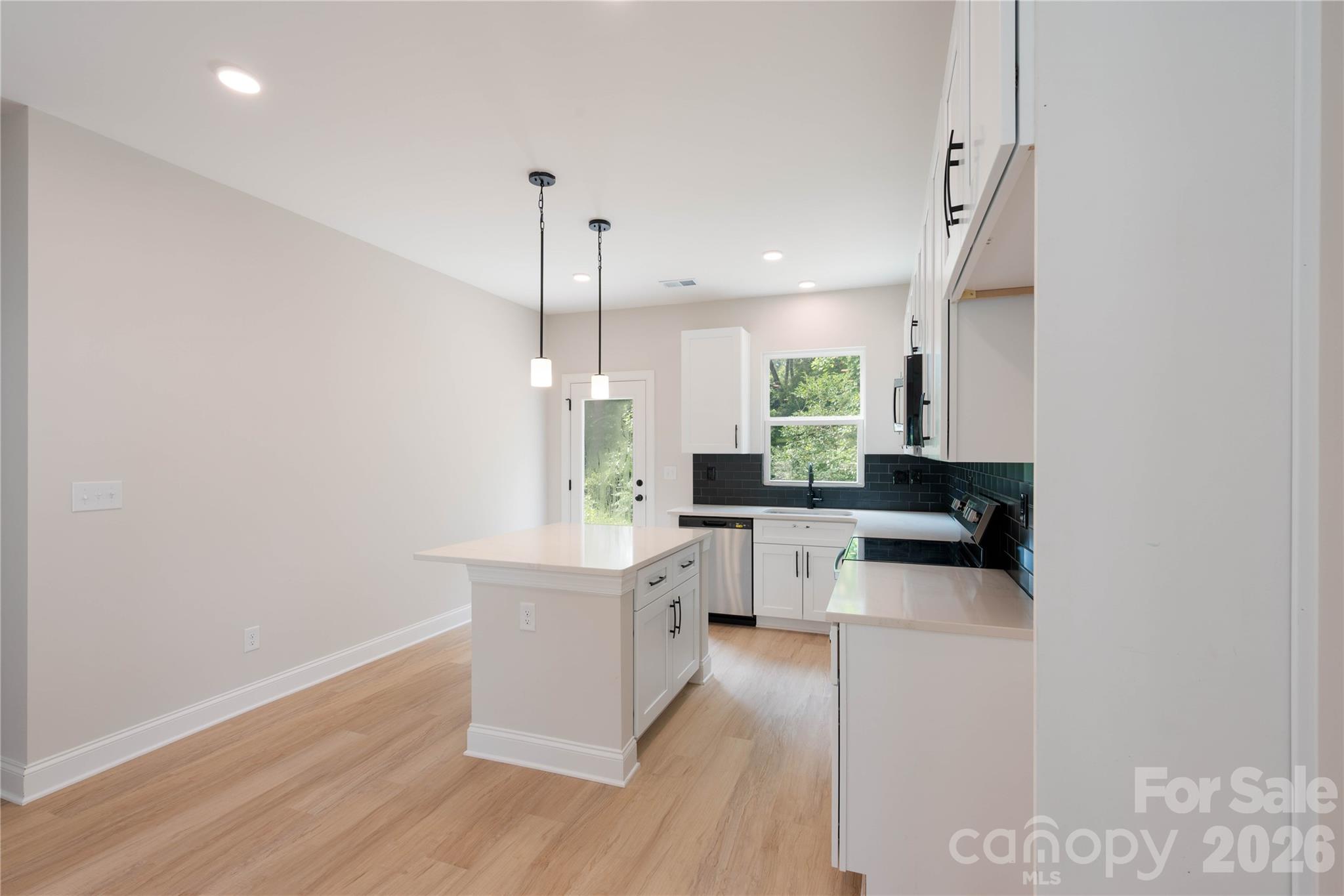 311 W Chestnut Street Property Photo 12