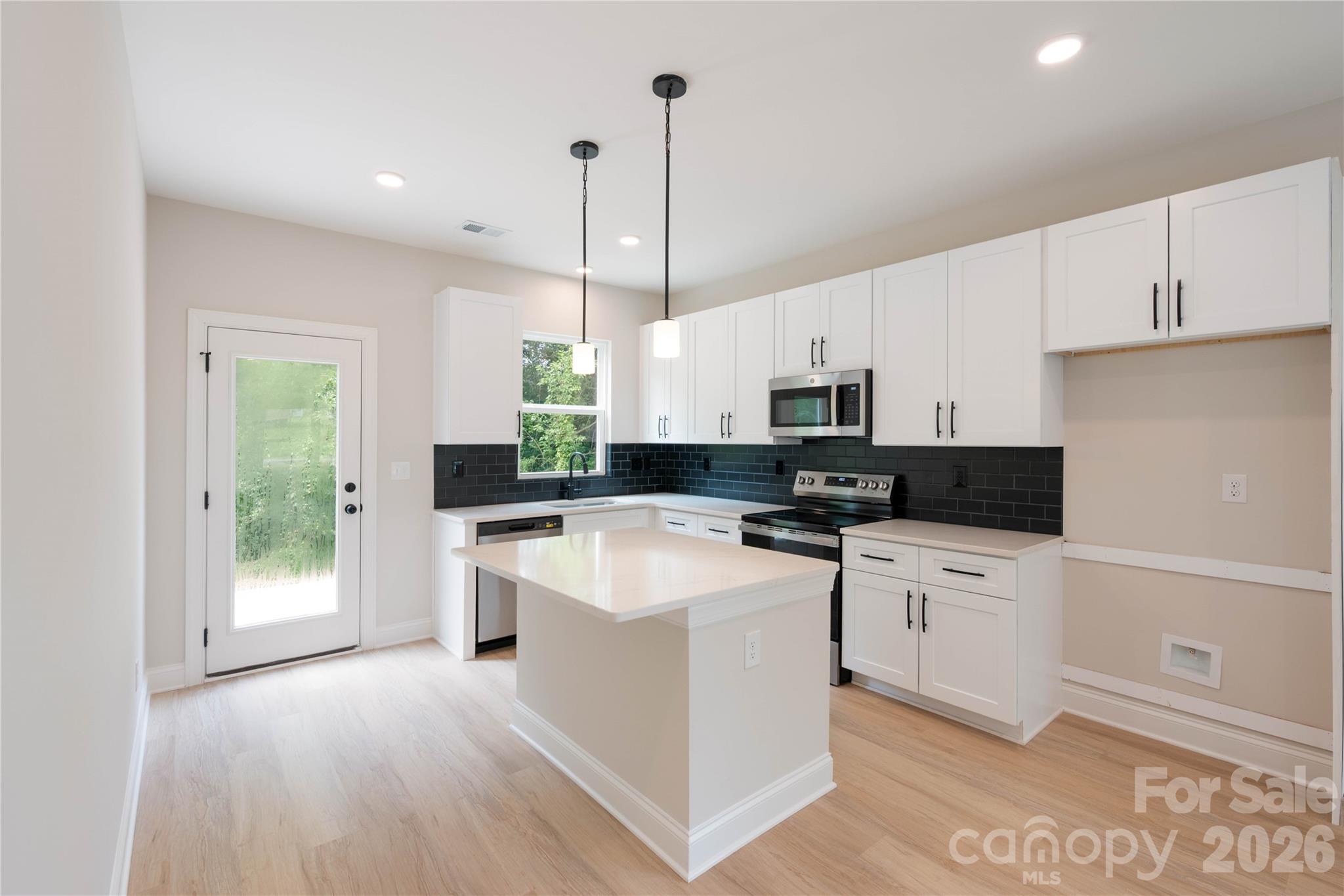311 W Chestnut Street Property Photo 13