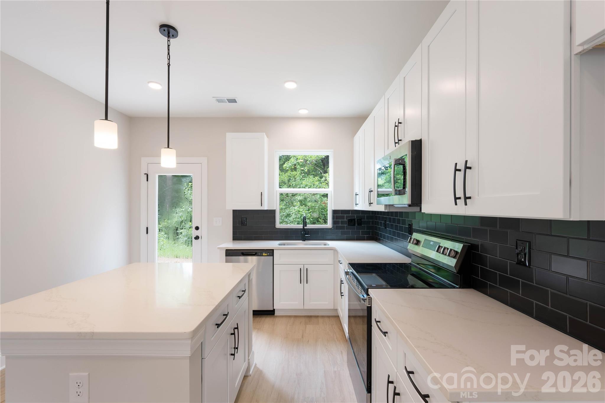 311 W Chestnut Street Property Photo 15