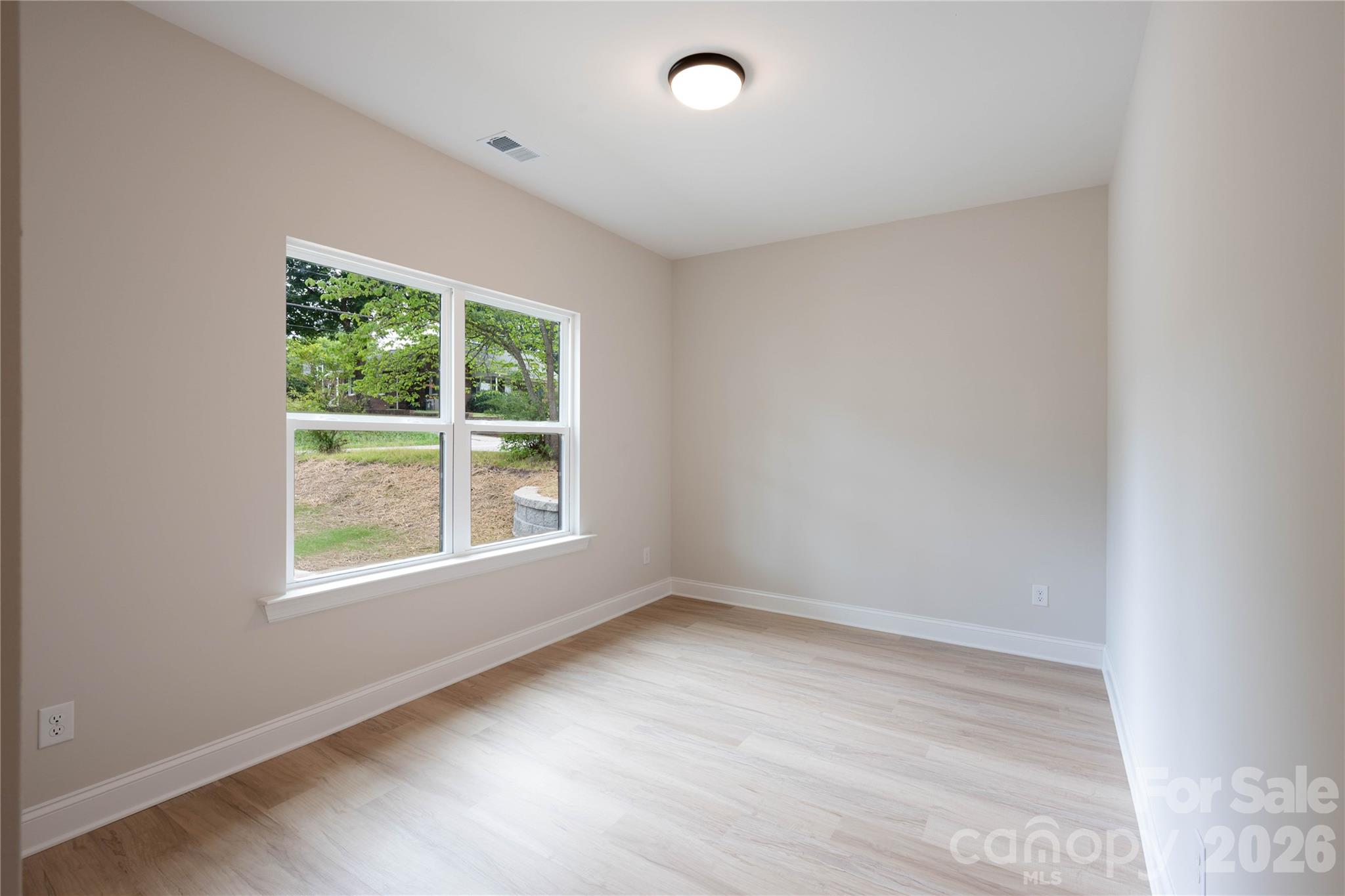 311 W Chestnut Street Property Photo 17