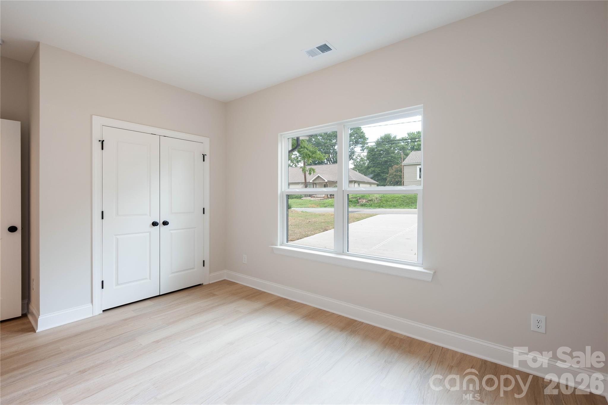 311 W Chestnut Street Property Photo 18