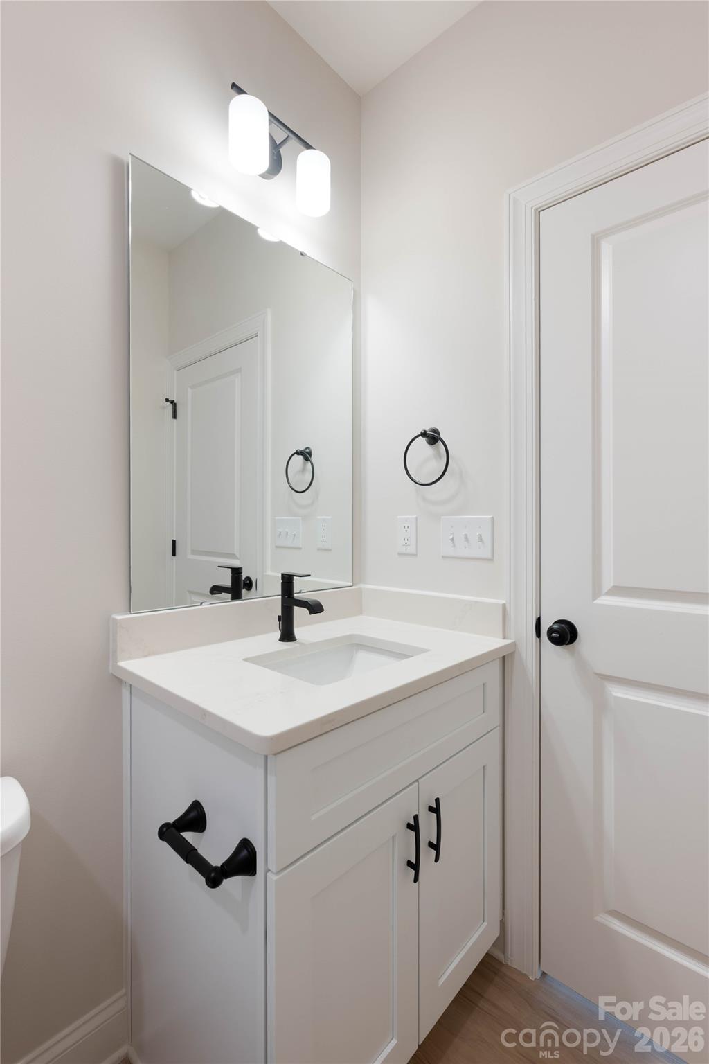 311 W Chestnut Street Property Photo 22