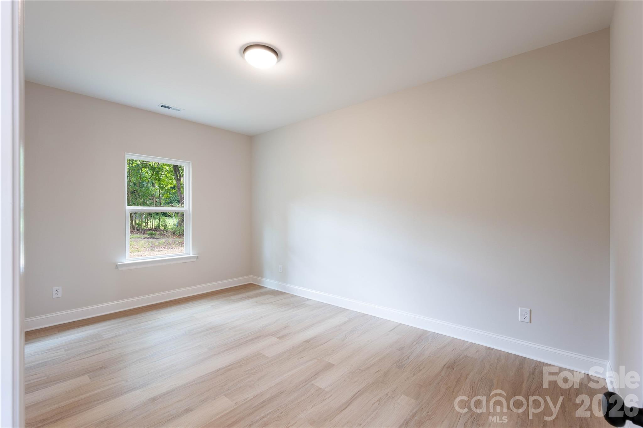 311 W Chestnut Street Property Photo 23