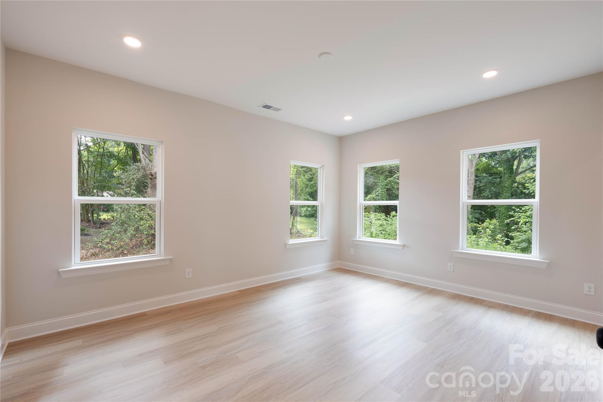 311 W Chestnut Street Property Photo 25