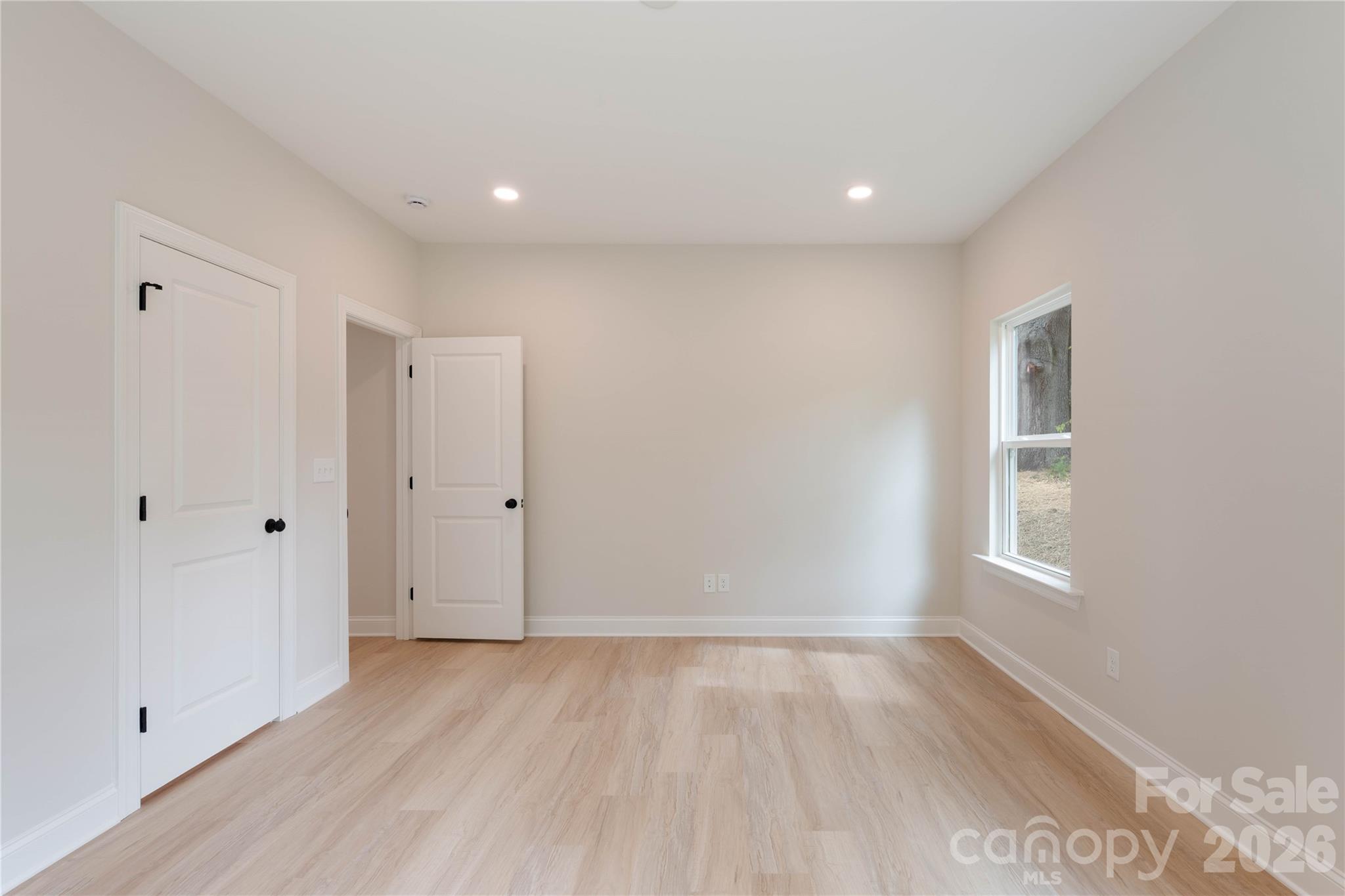 311 W Chestnut Street Property Photo 26