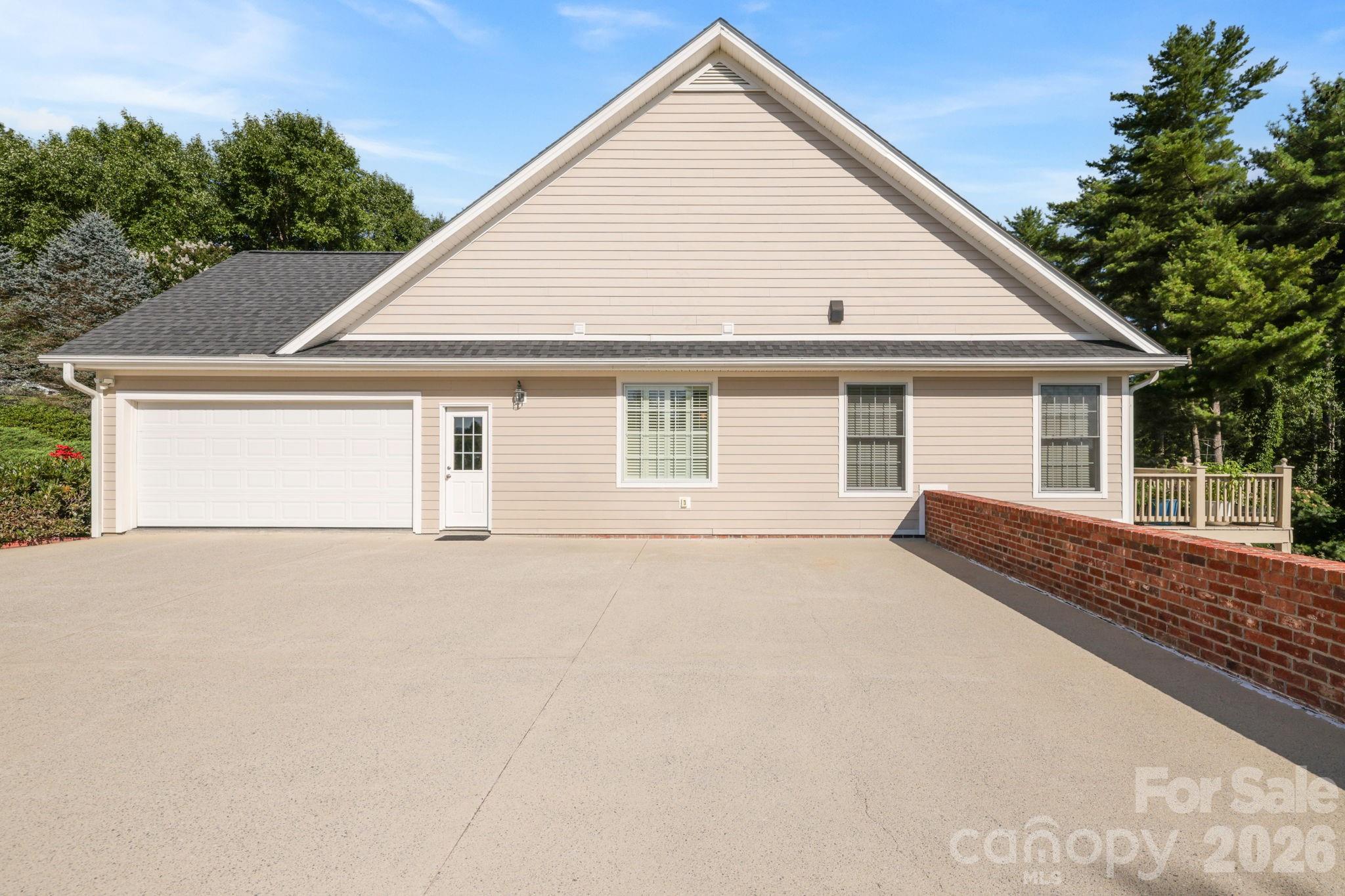 19 Thornapple Drive Property Photo 30