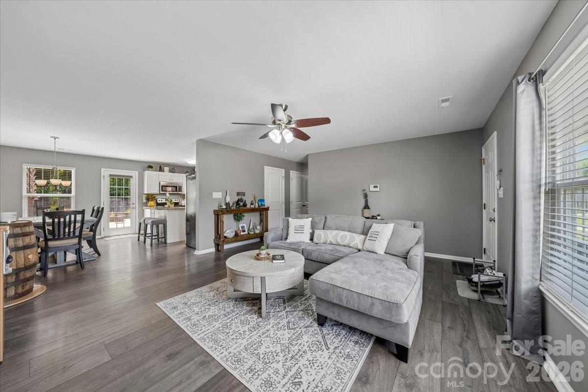 5071 Sedgefield Drive Property Photo 6