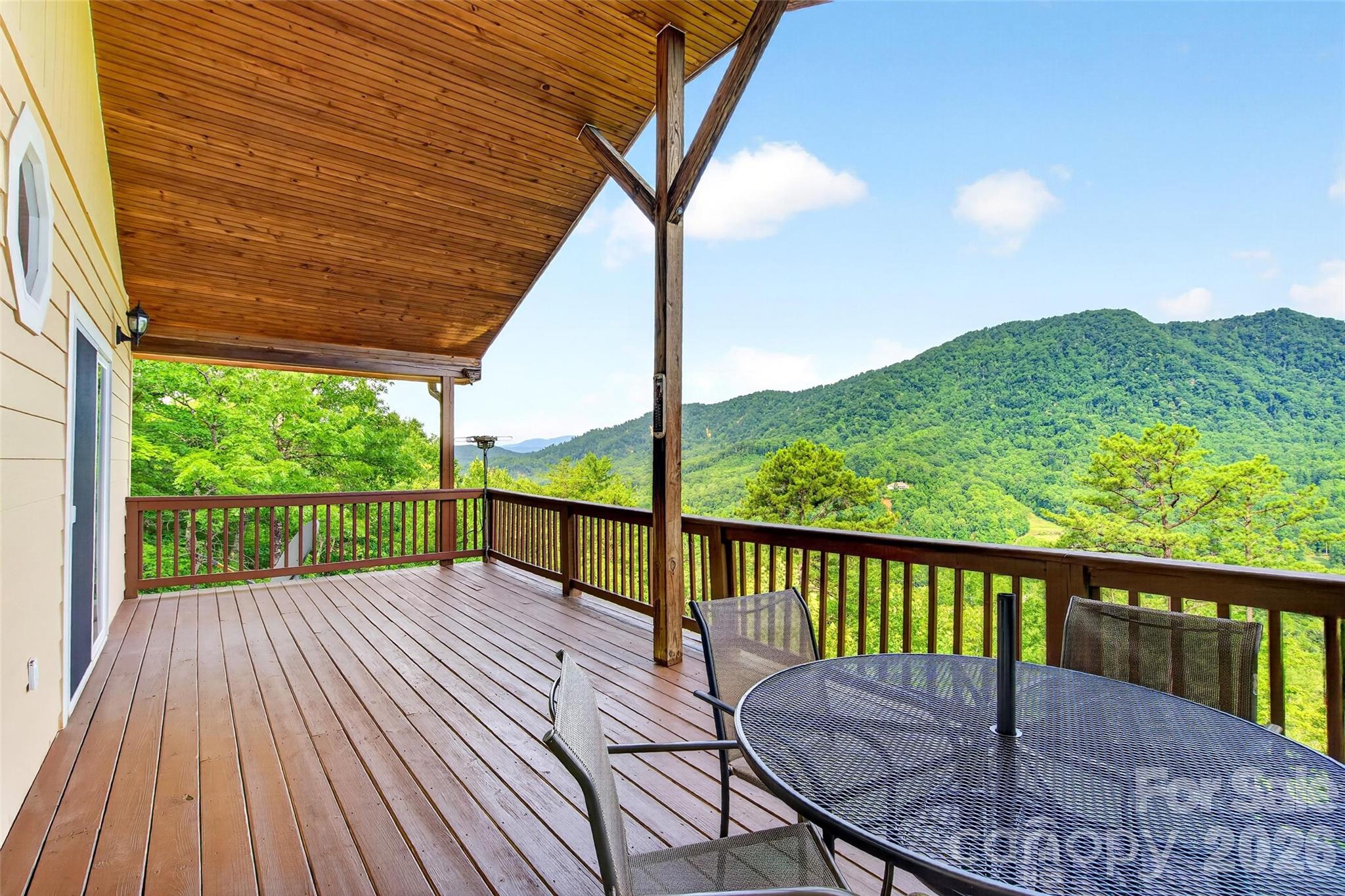 40 E Valley View Drive Property Photo 2