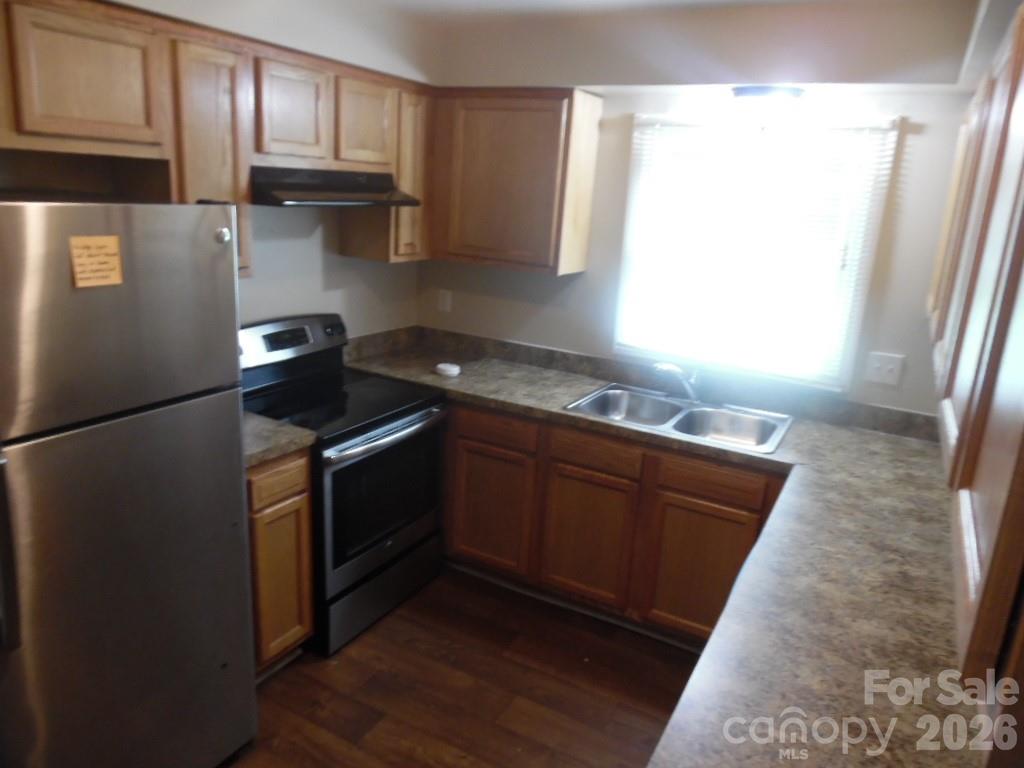 6311 Coach Hill Lane Property Photo 4