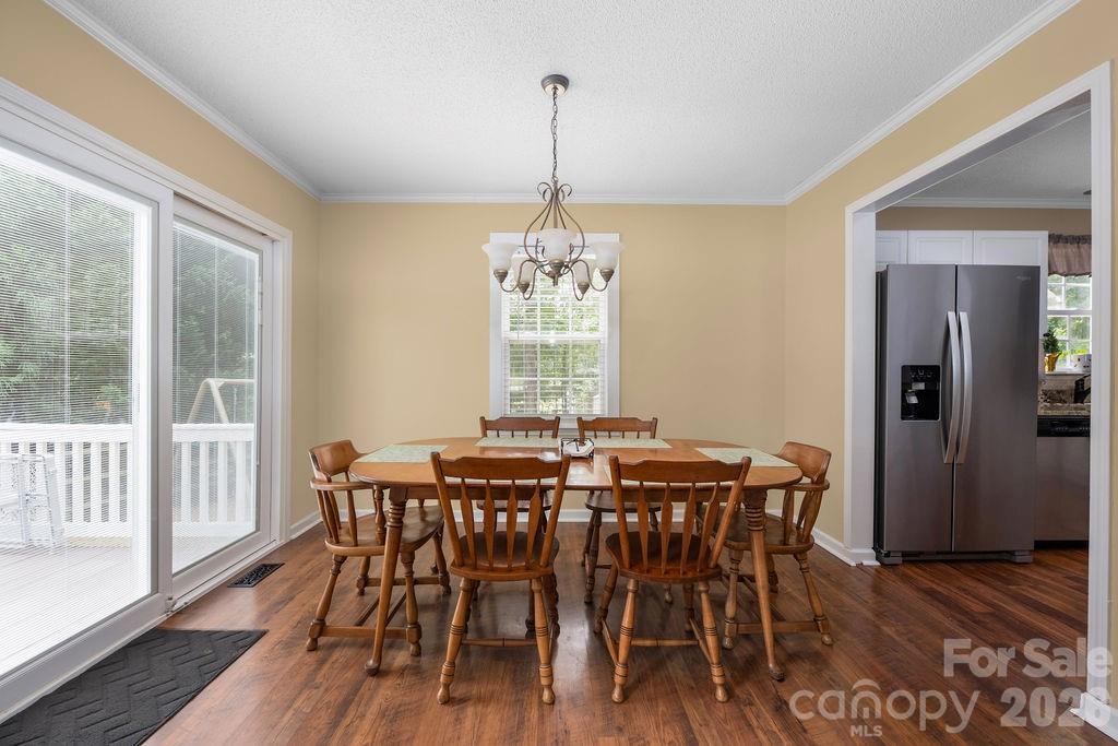 7734 Red Robin Trail Property Photo 8