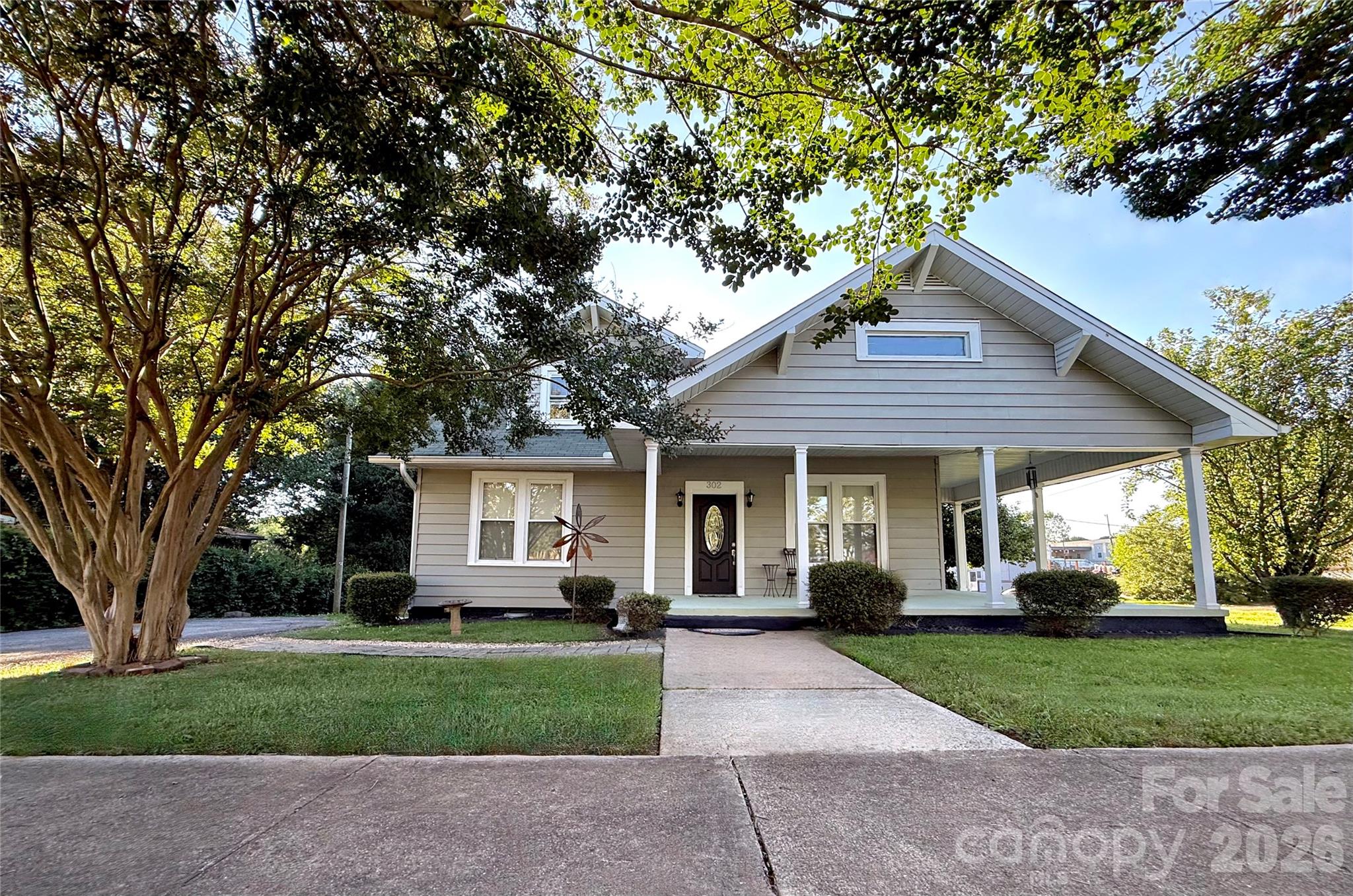 302 S College Avenue Property Photo 1