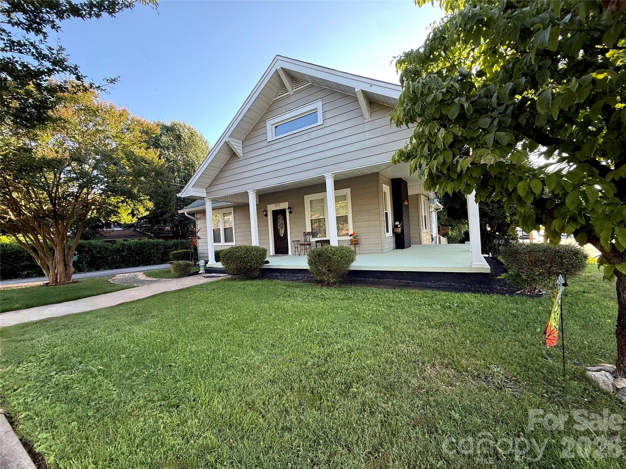 302 S College Avenue Property Photo 2