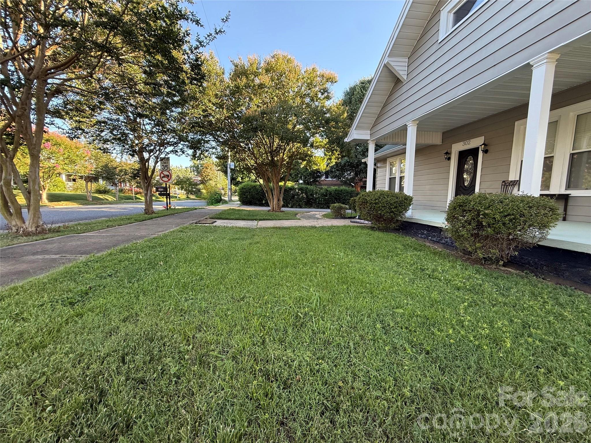 302 S College Avenue Property Photo 3