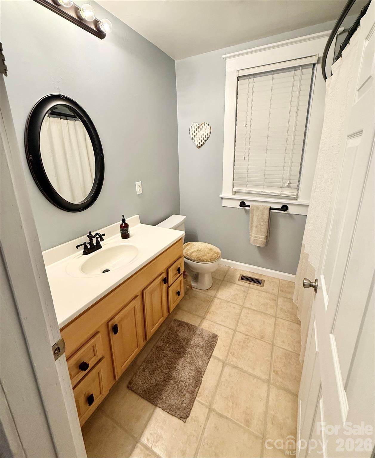 302 S College Avenue Property Photo 11
