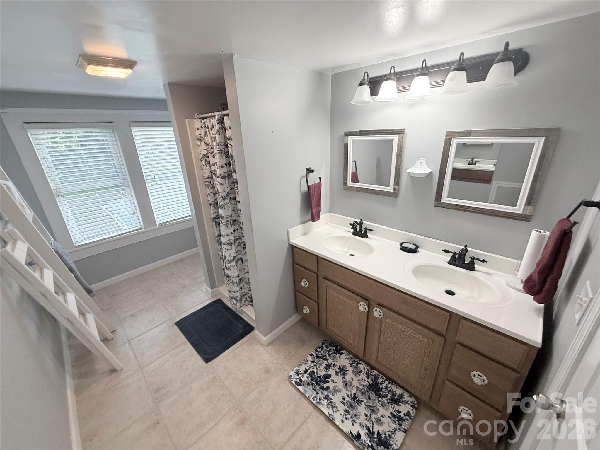 302 S College Avenue Property Photo 16