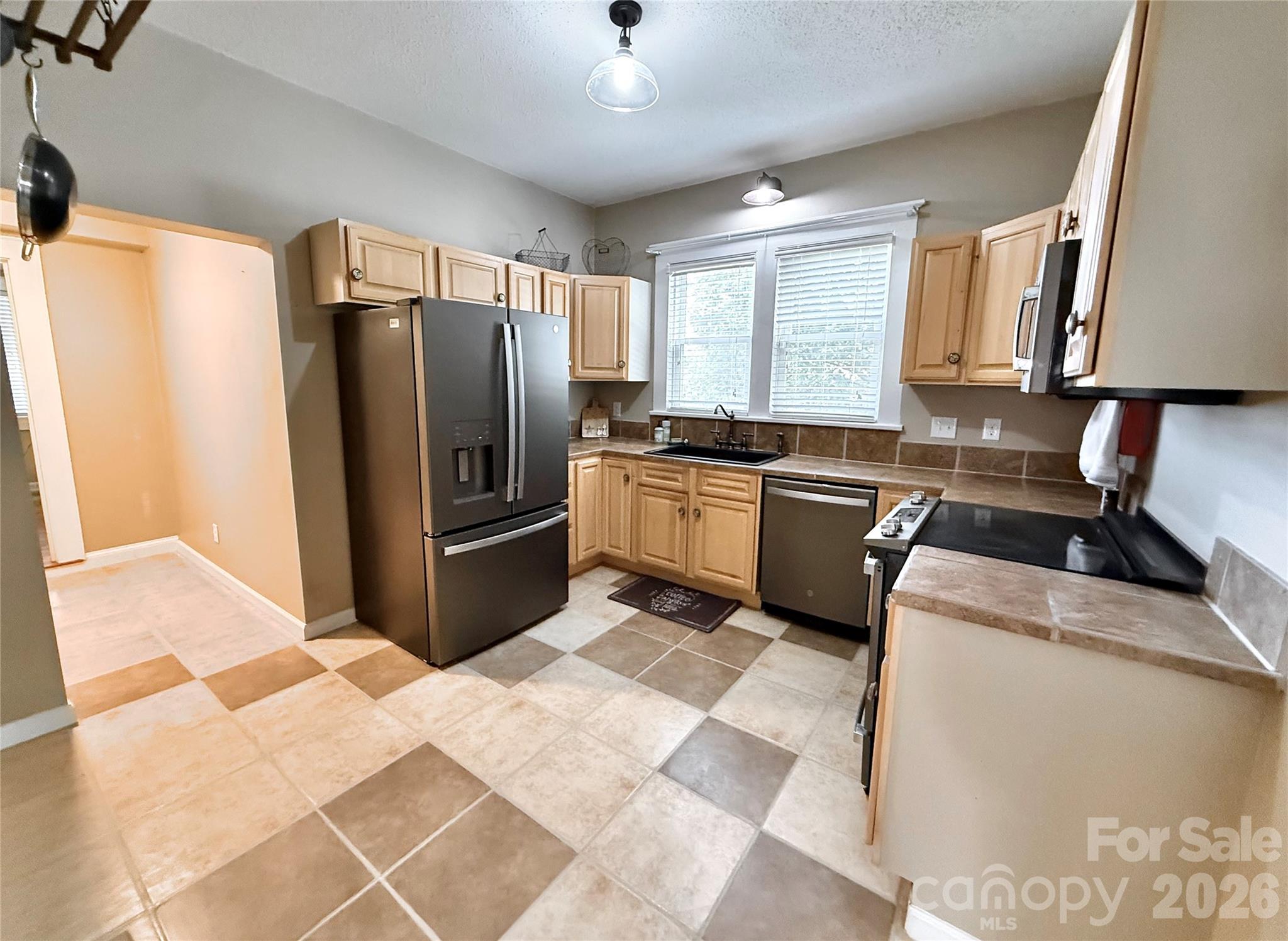 302 S College Avenue Property Photo 24