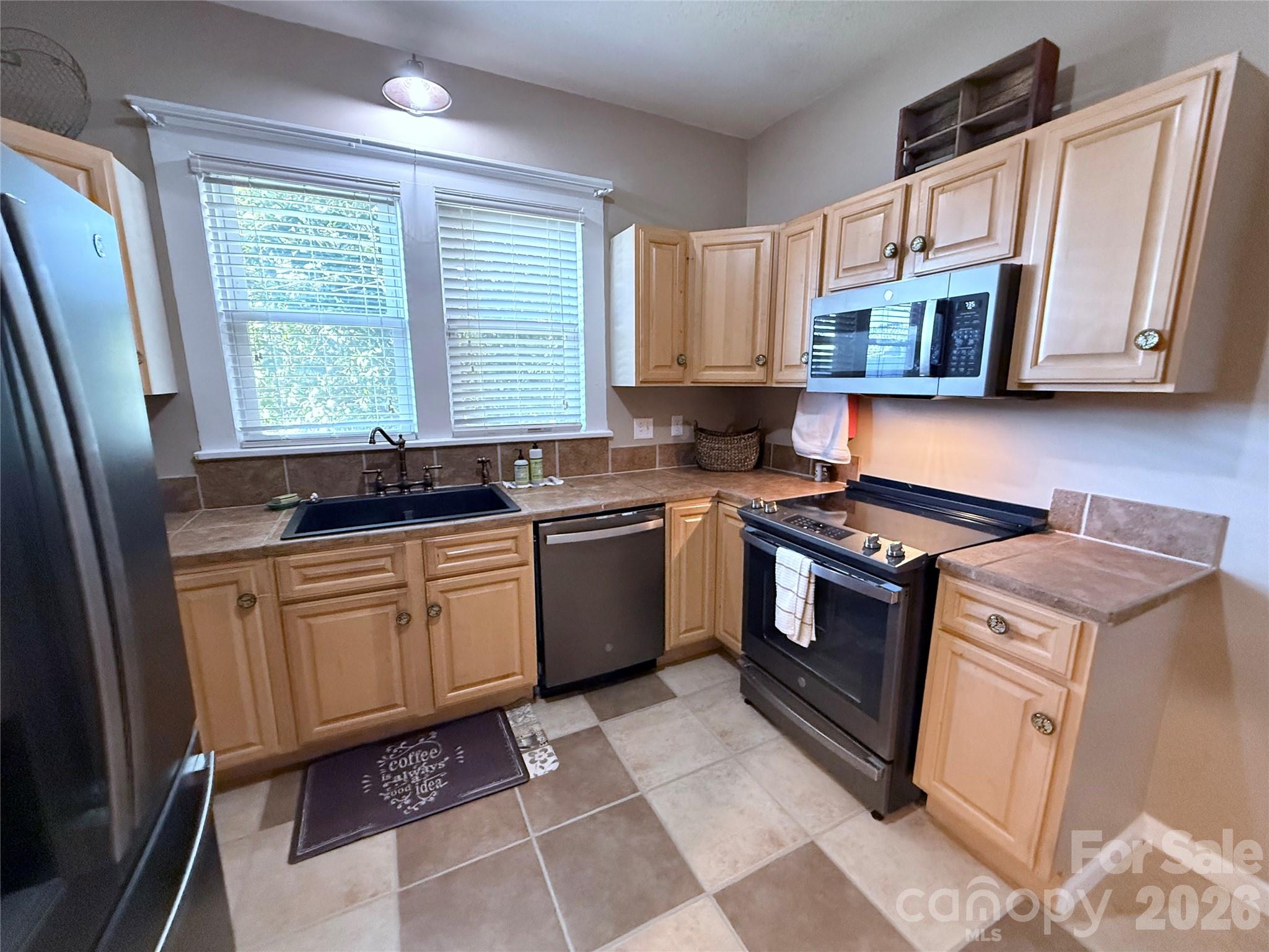 302 S College Avenue Property Photo 25