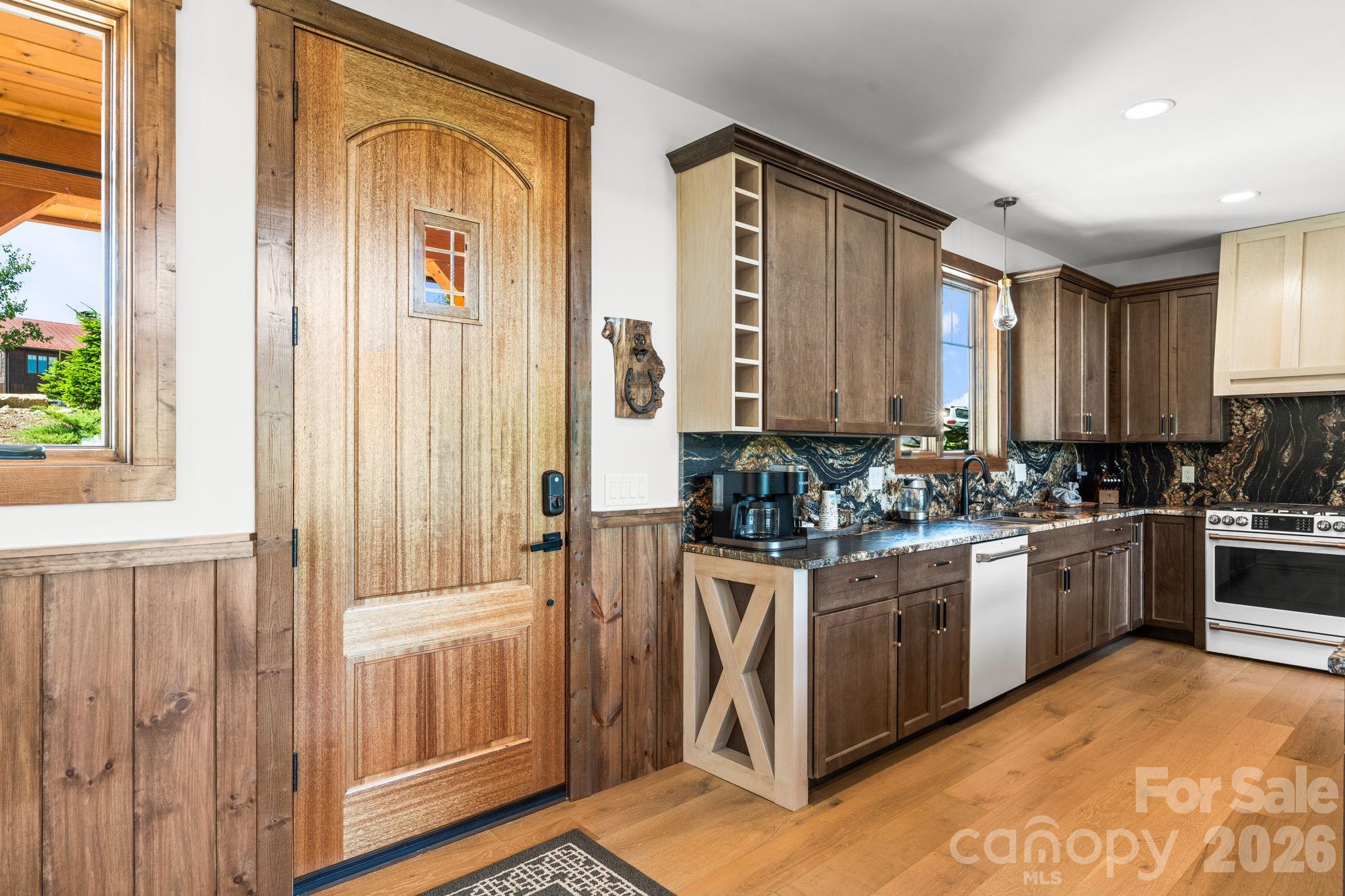 1030 High Valley Overlook Property Photo 4
