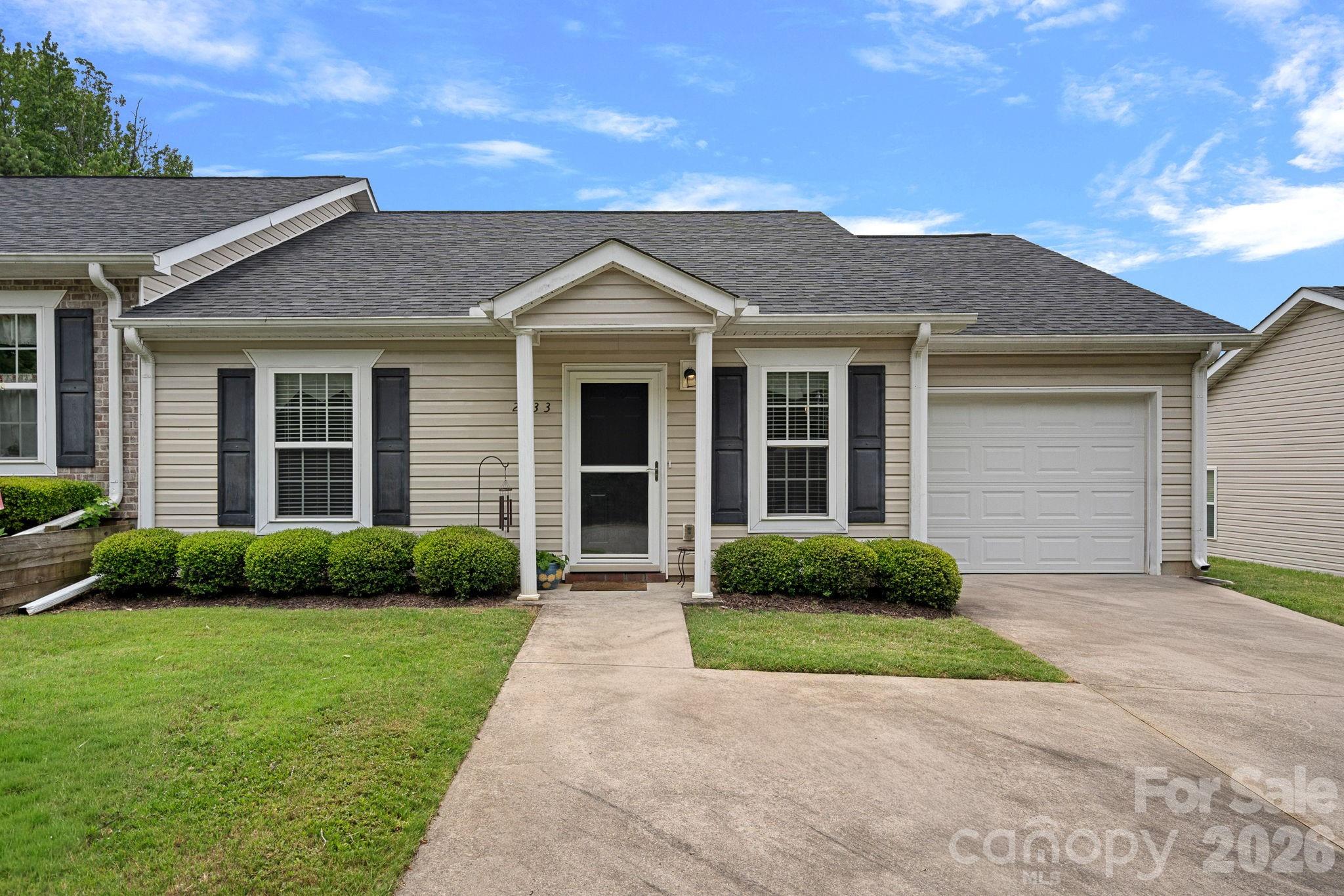 2933 Trimble Circle Property Photo 1