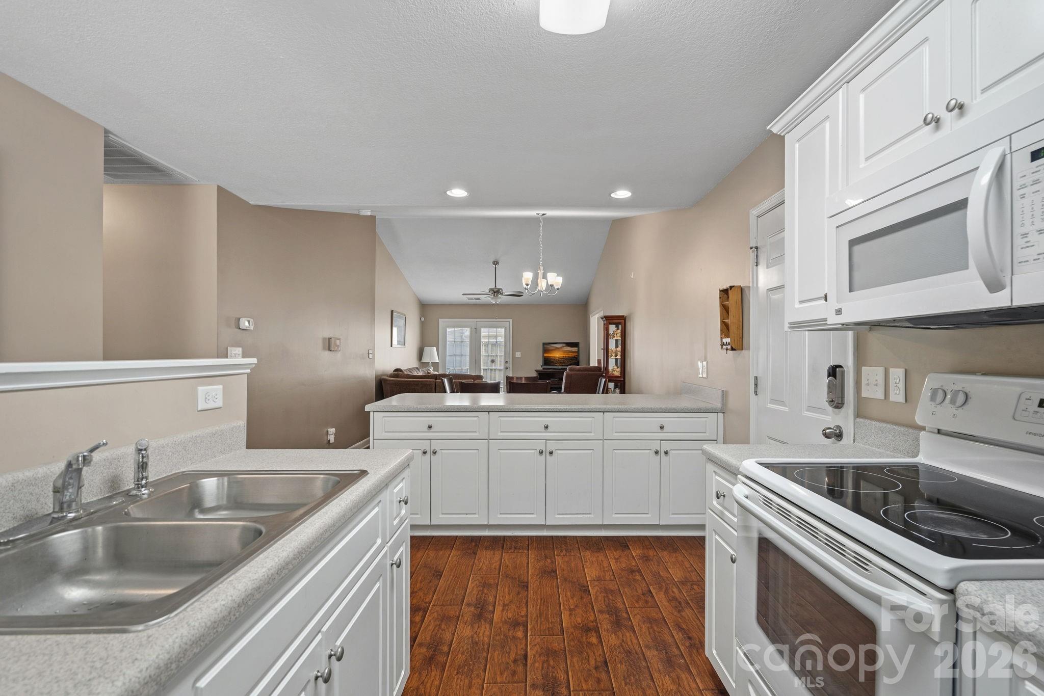 2933 Trimble Circle Property Photo 3