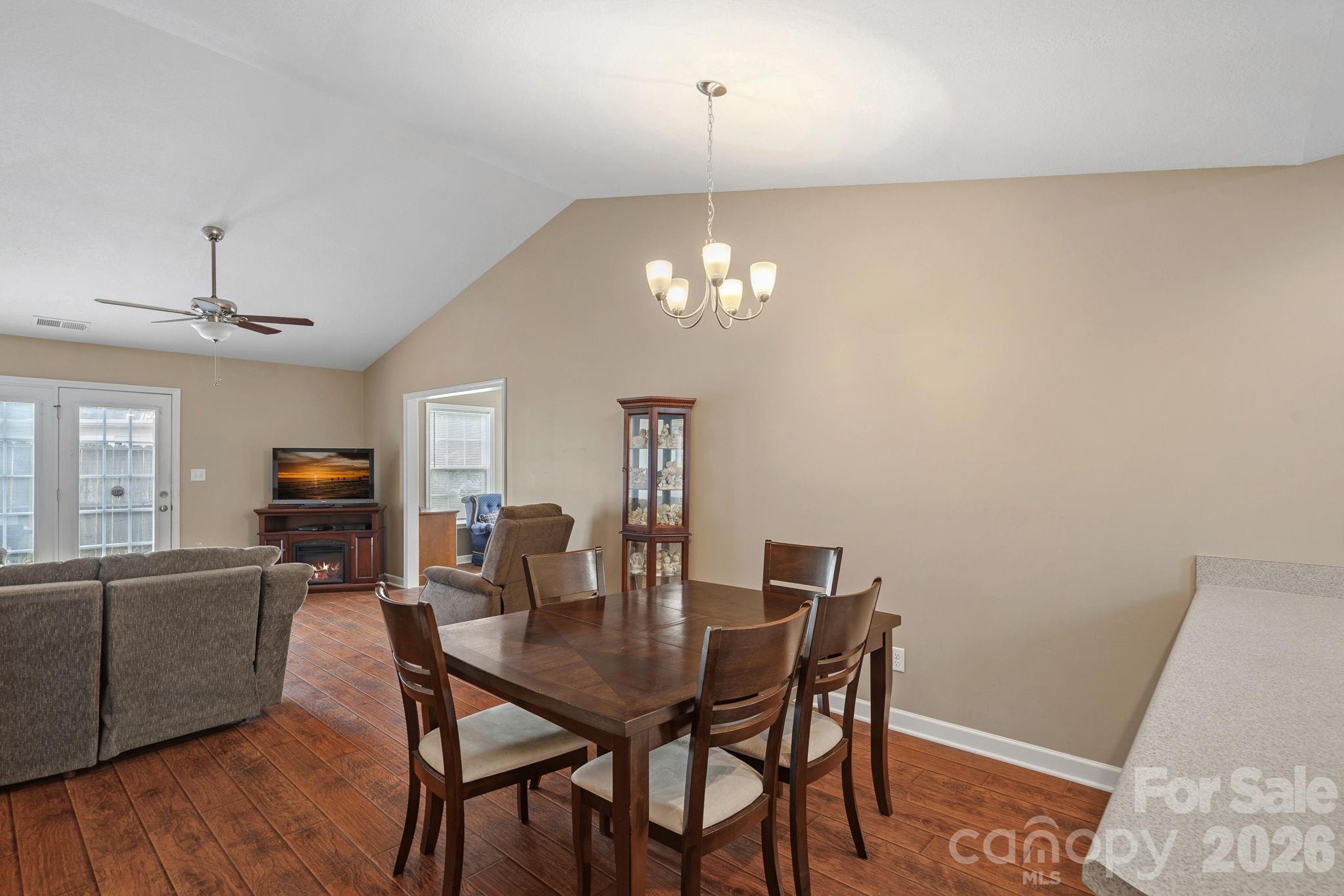 2933 Trimble Circle Property Photo 4