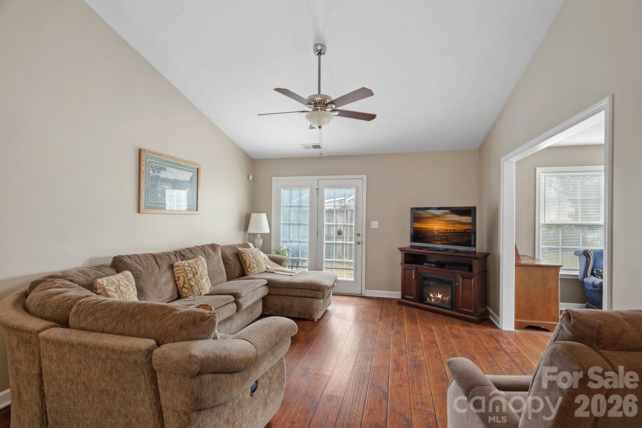 2933 Trimble Circle Property Photo 5