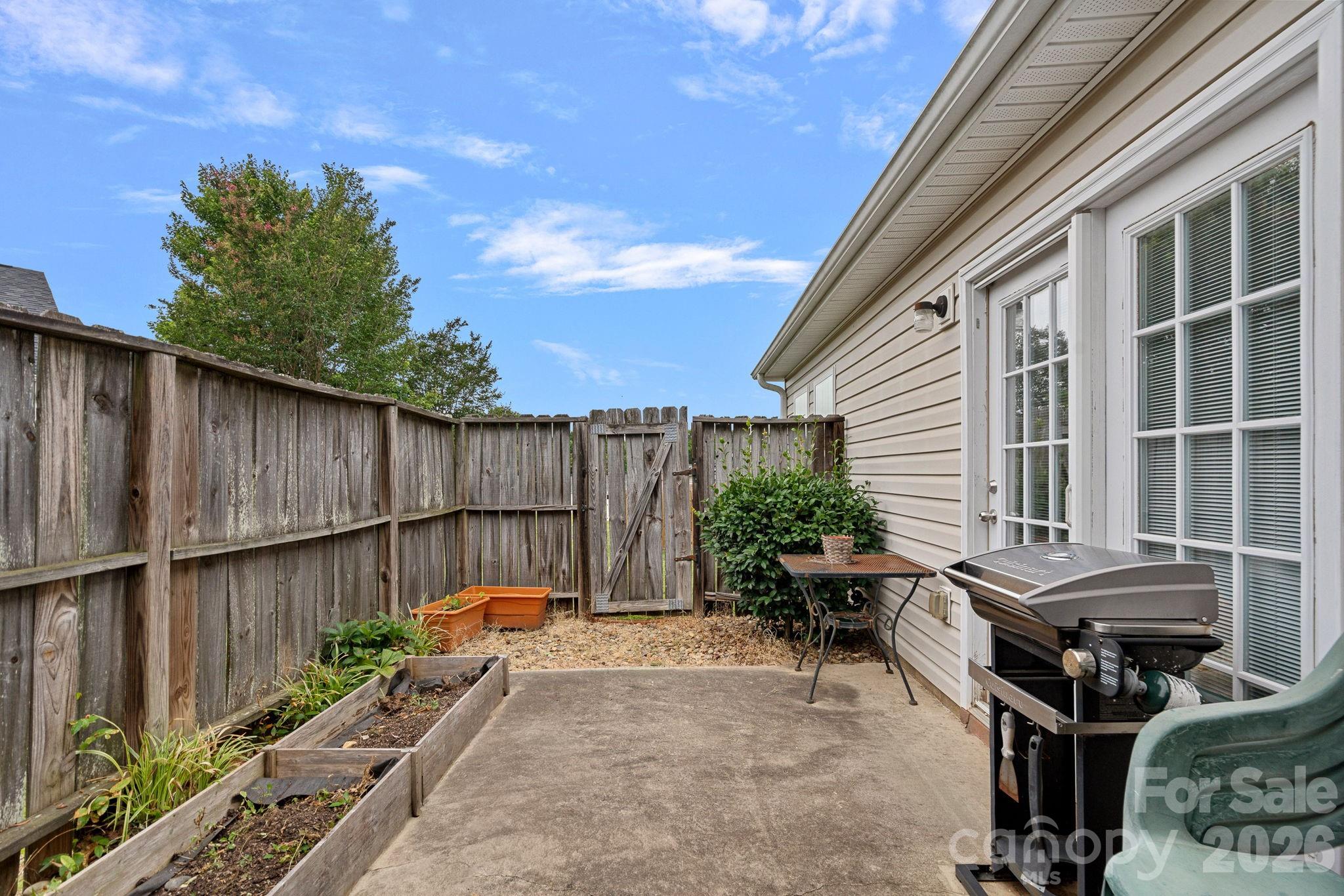 2933 Trimble Circle Property Photo 12