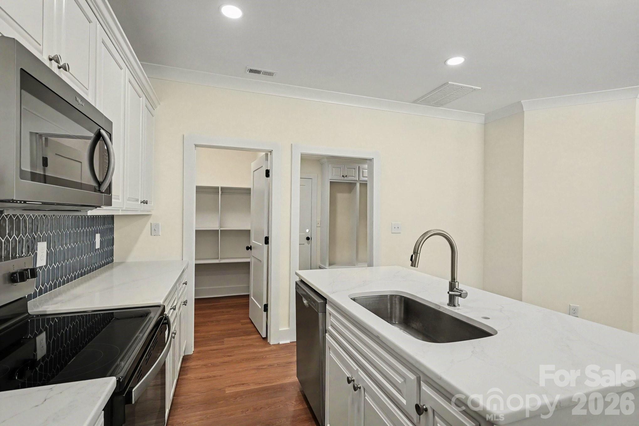 101 Delancy Street Property Photo 15