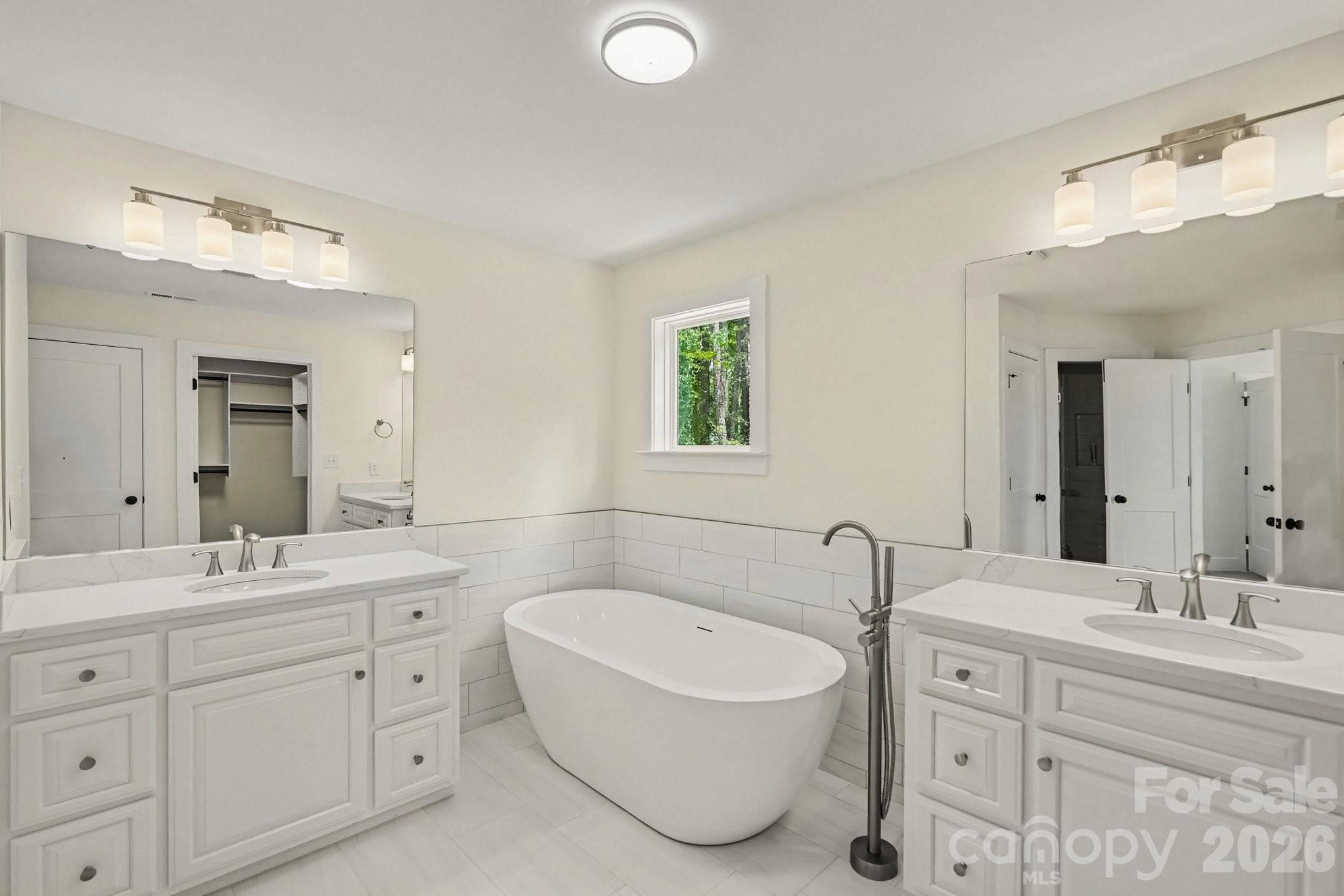 101 Delancy Street Property Photo 31