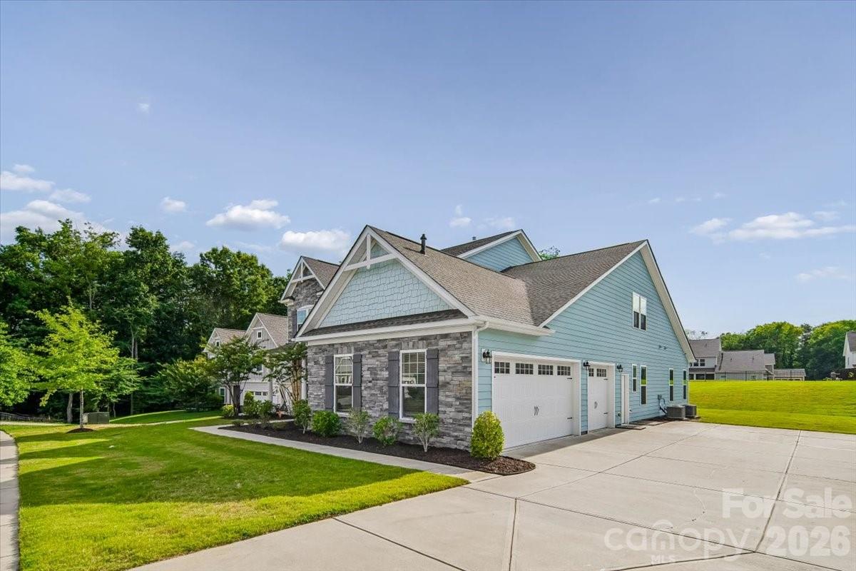 1427 Brooksland Place Property Photo 3