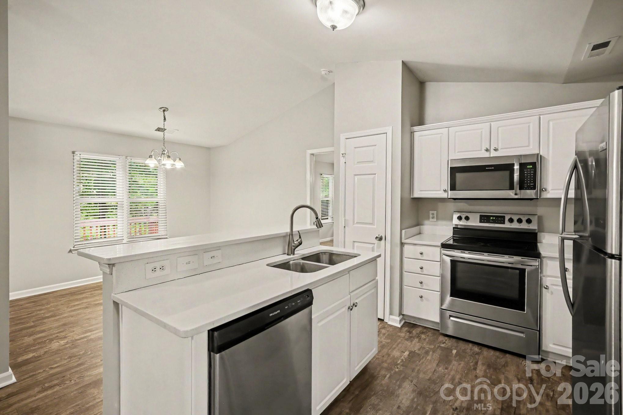 2732 Black Walnut Lane Property Photo 9