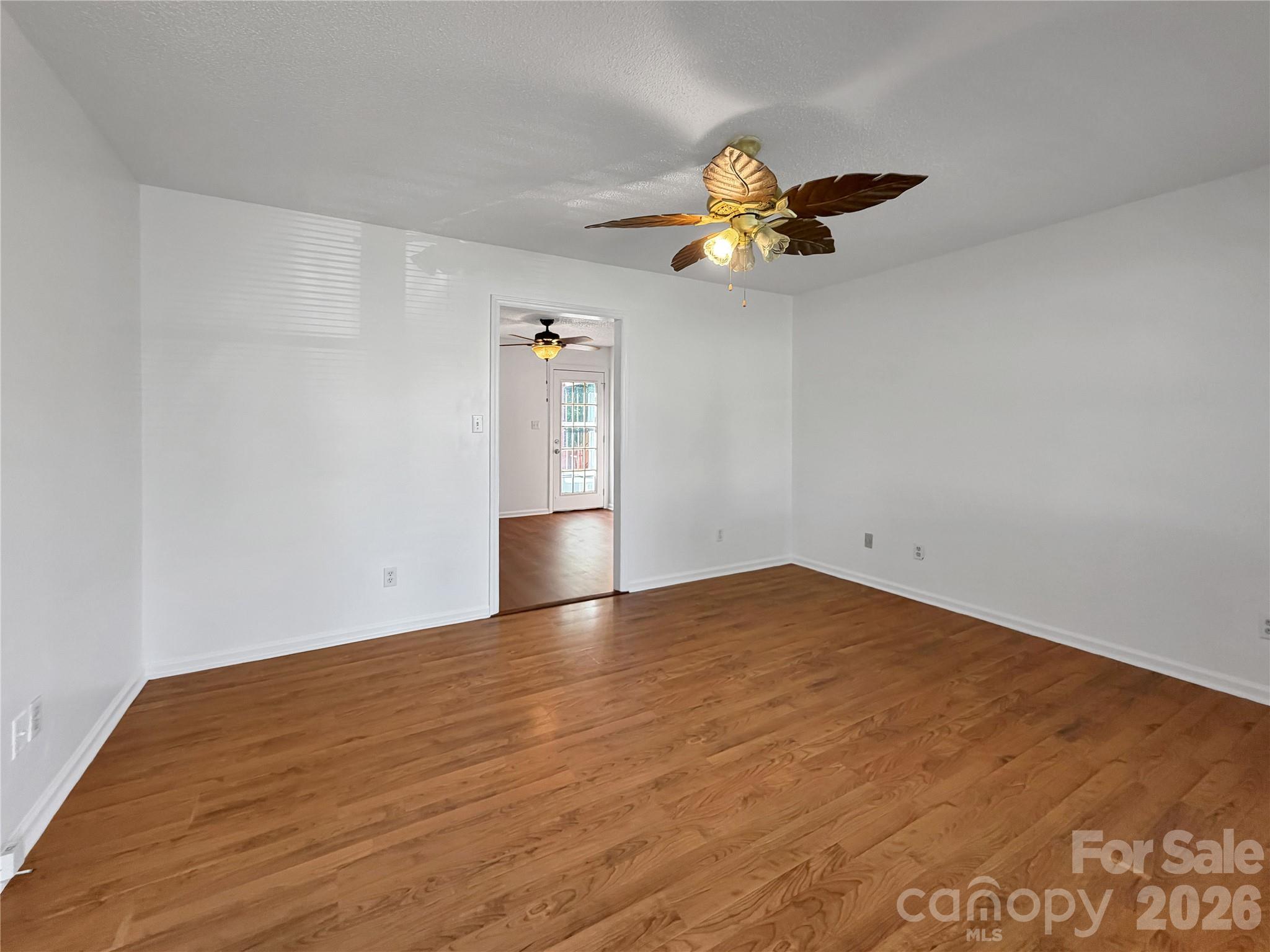 315 Southglenn Drive Property Photo 4