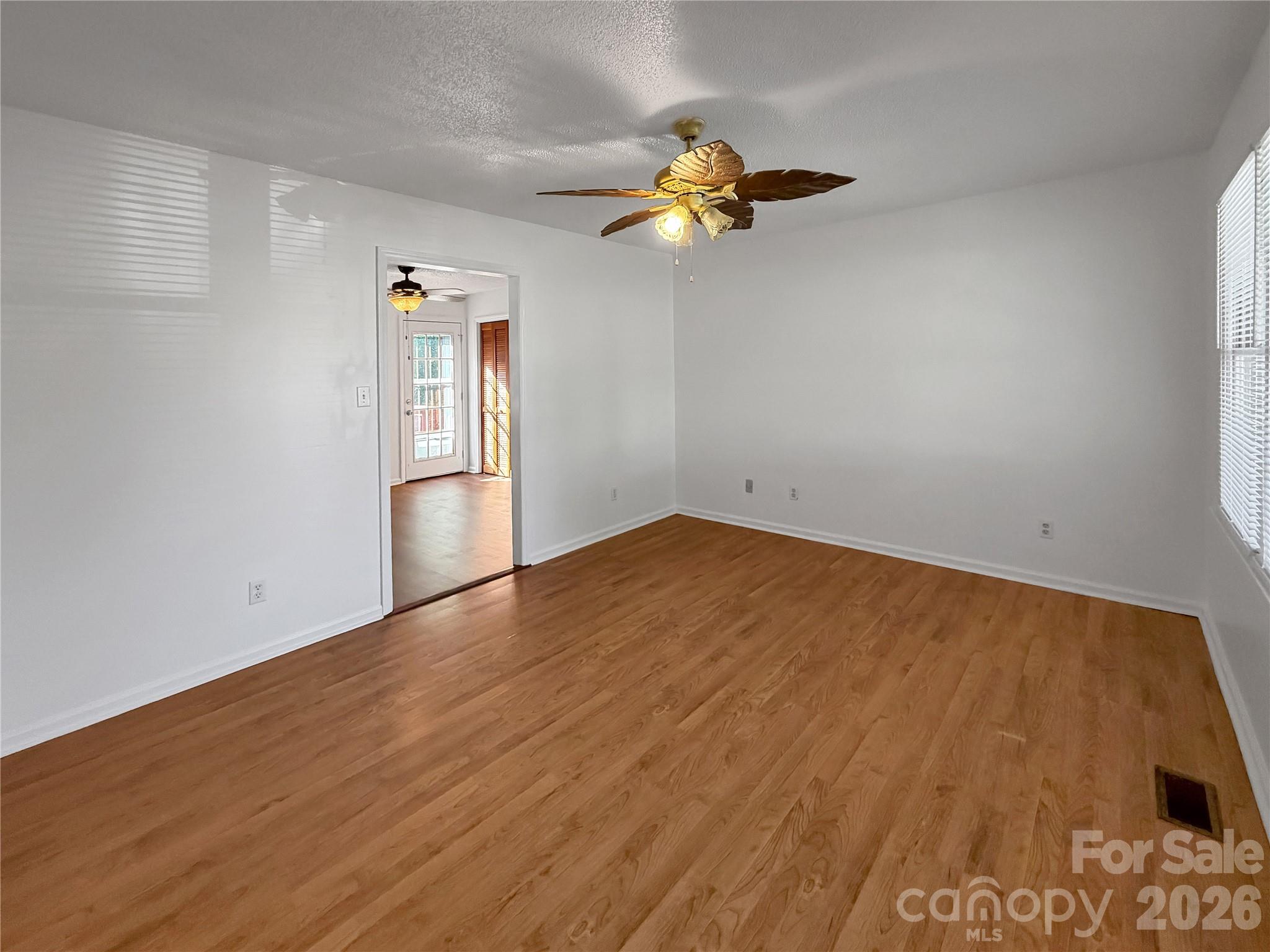 315 Southglenn Drive Property Photo 5