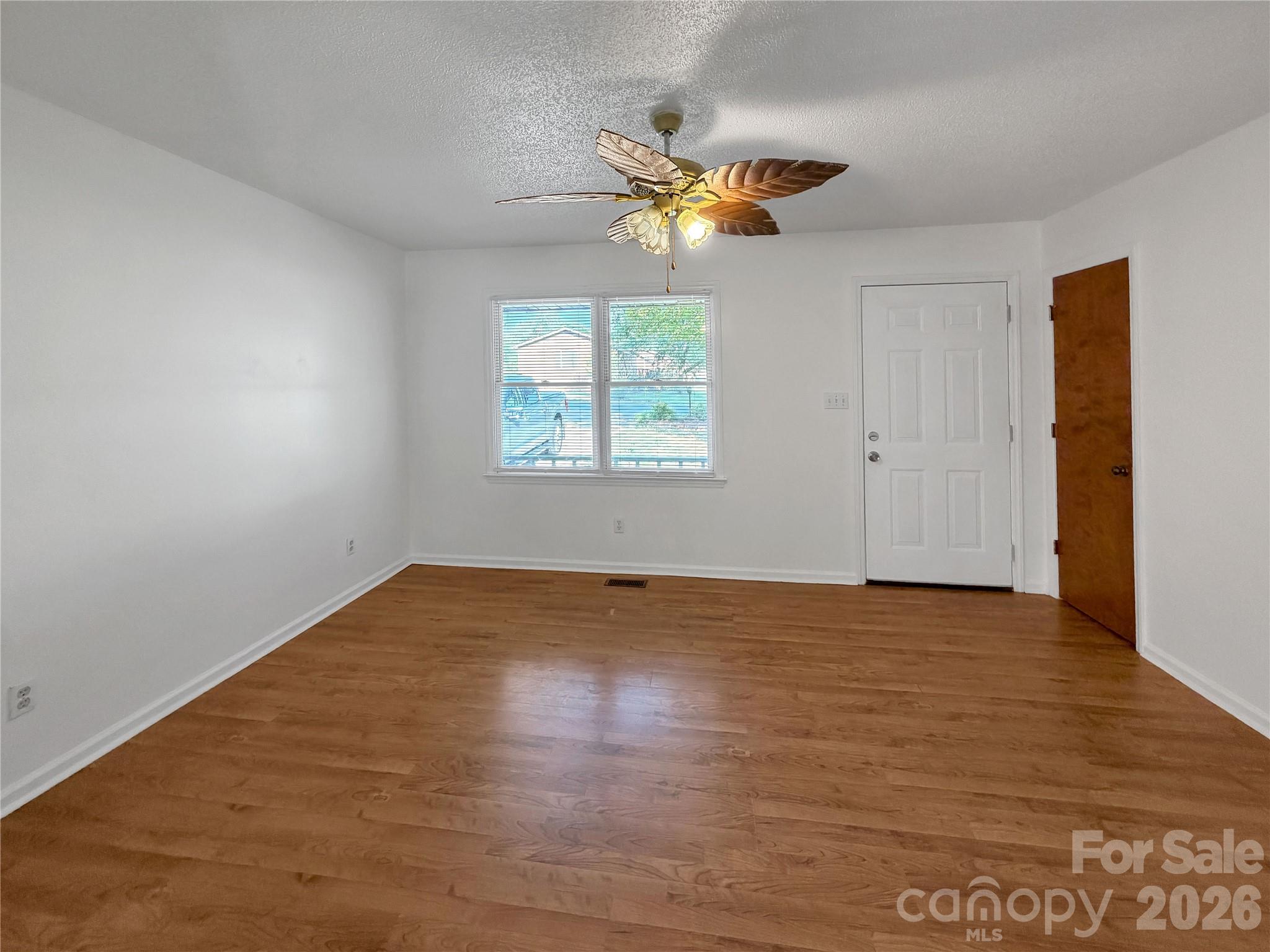 315 Southglenn Drive Property Photo 6