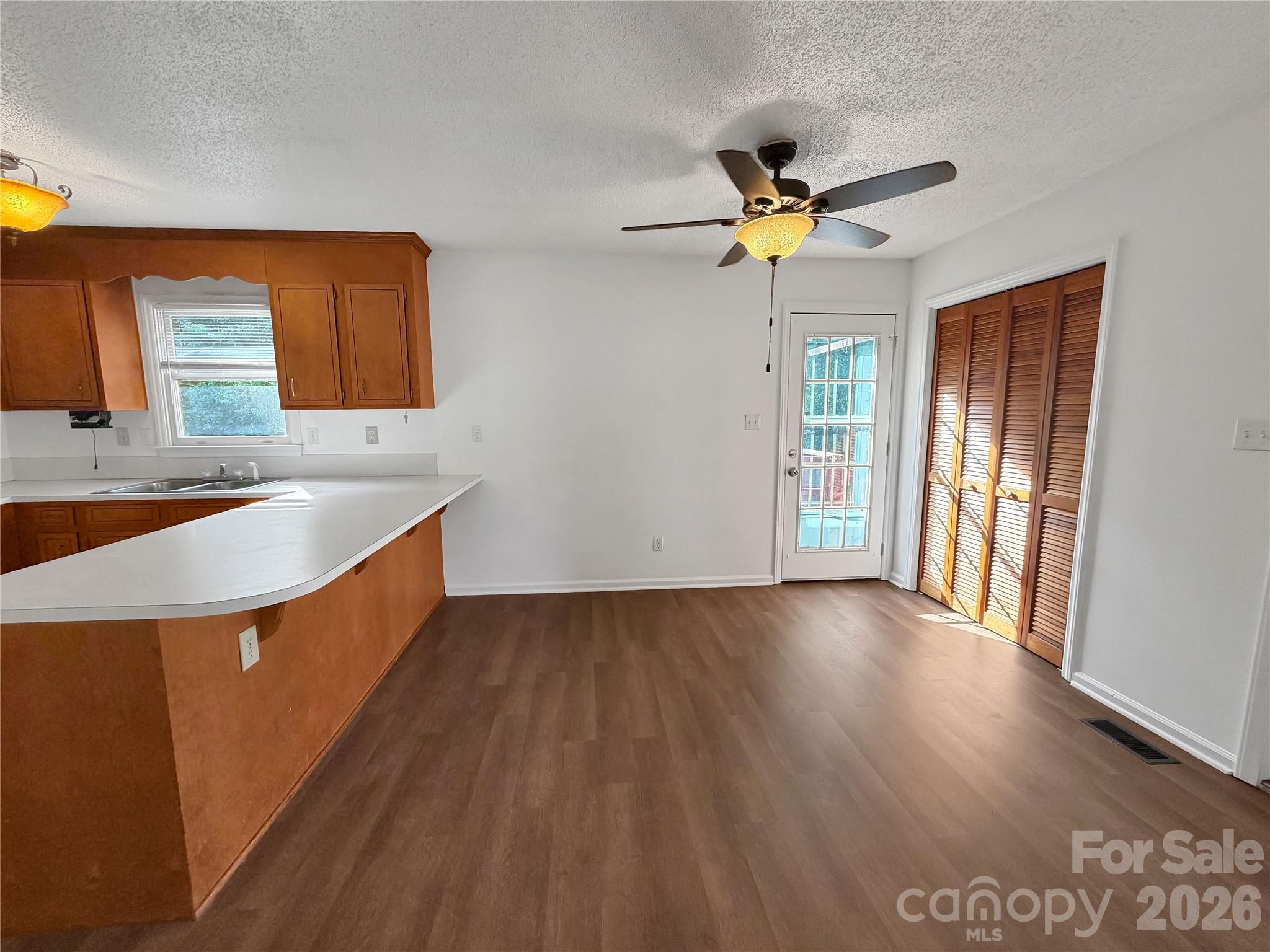 315 Southglenn Drive Property Photo 7