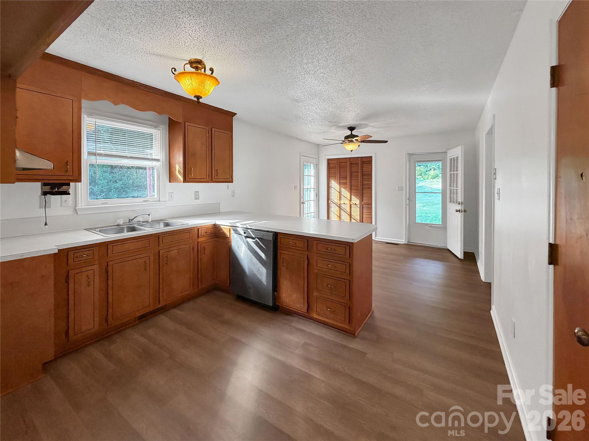 315 Southglenn Drive Property Photo 8
