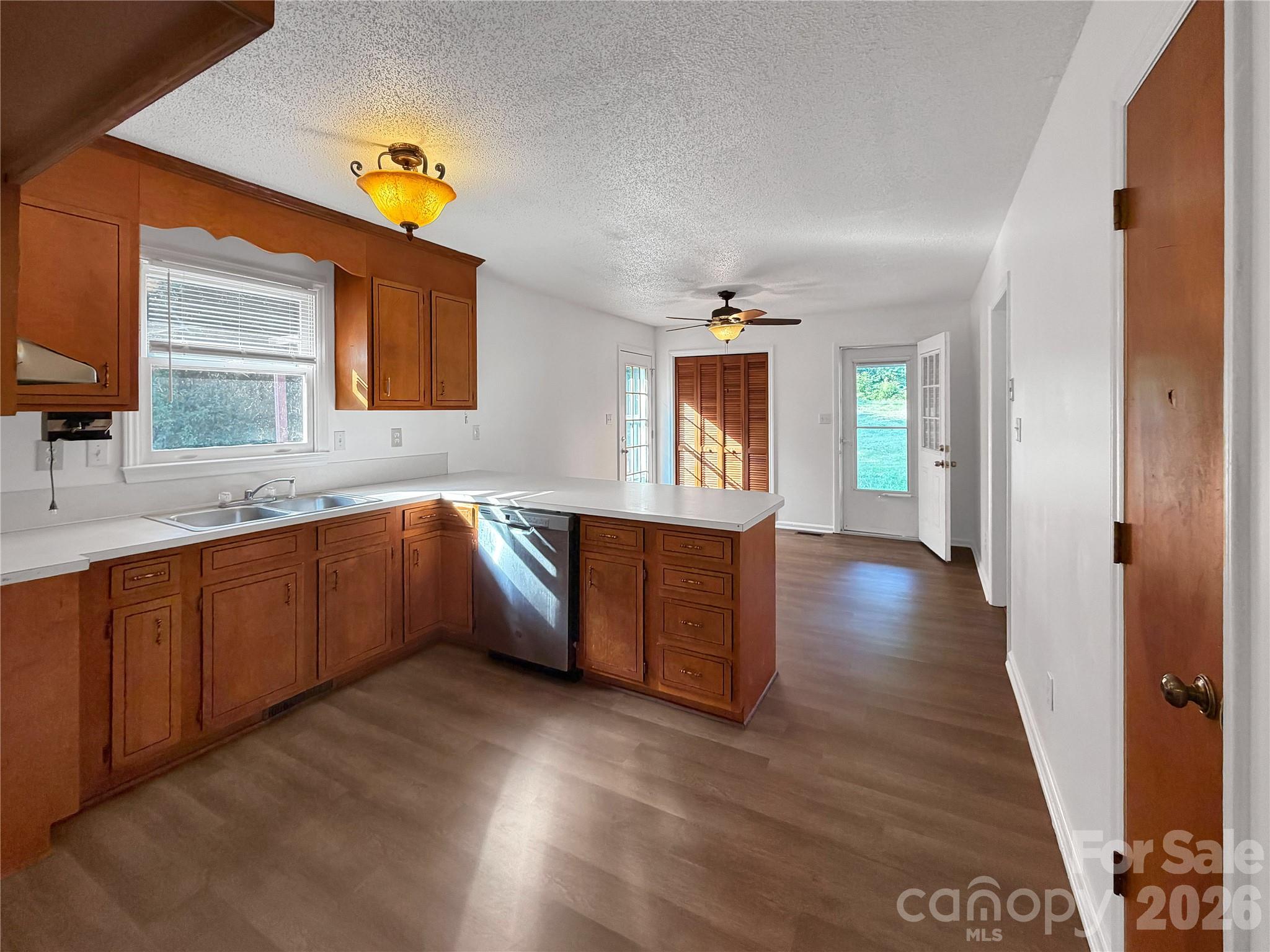 315 Southglenn Drive Property Photo 11