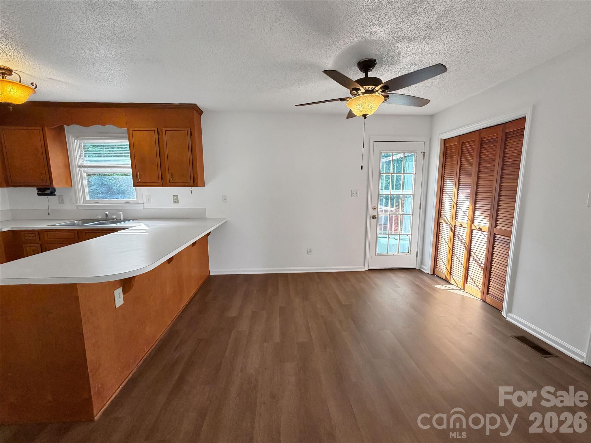 315 Southglenn Drive Property Photo 12