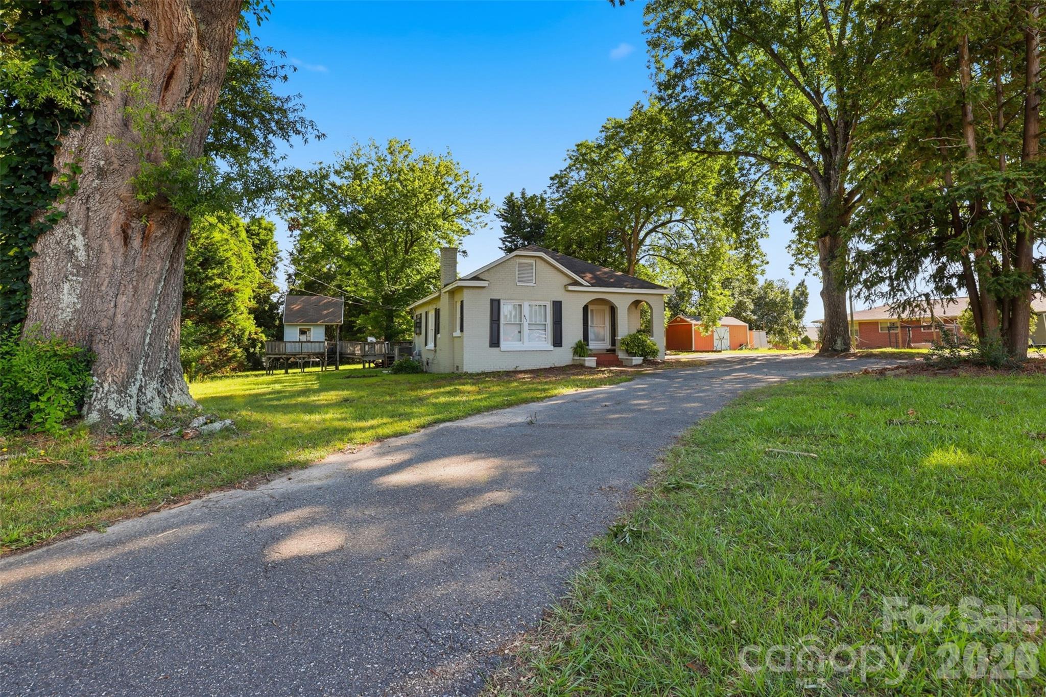 623 E Ohio Avenue Property Photo 3