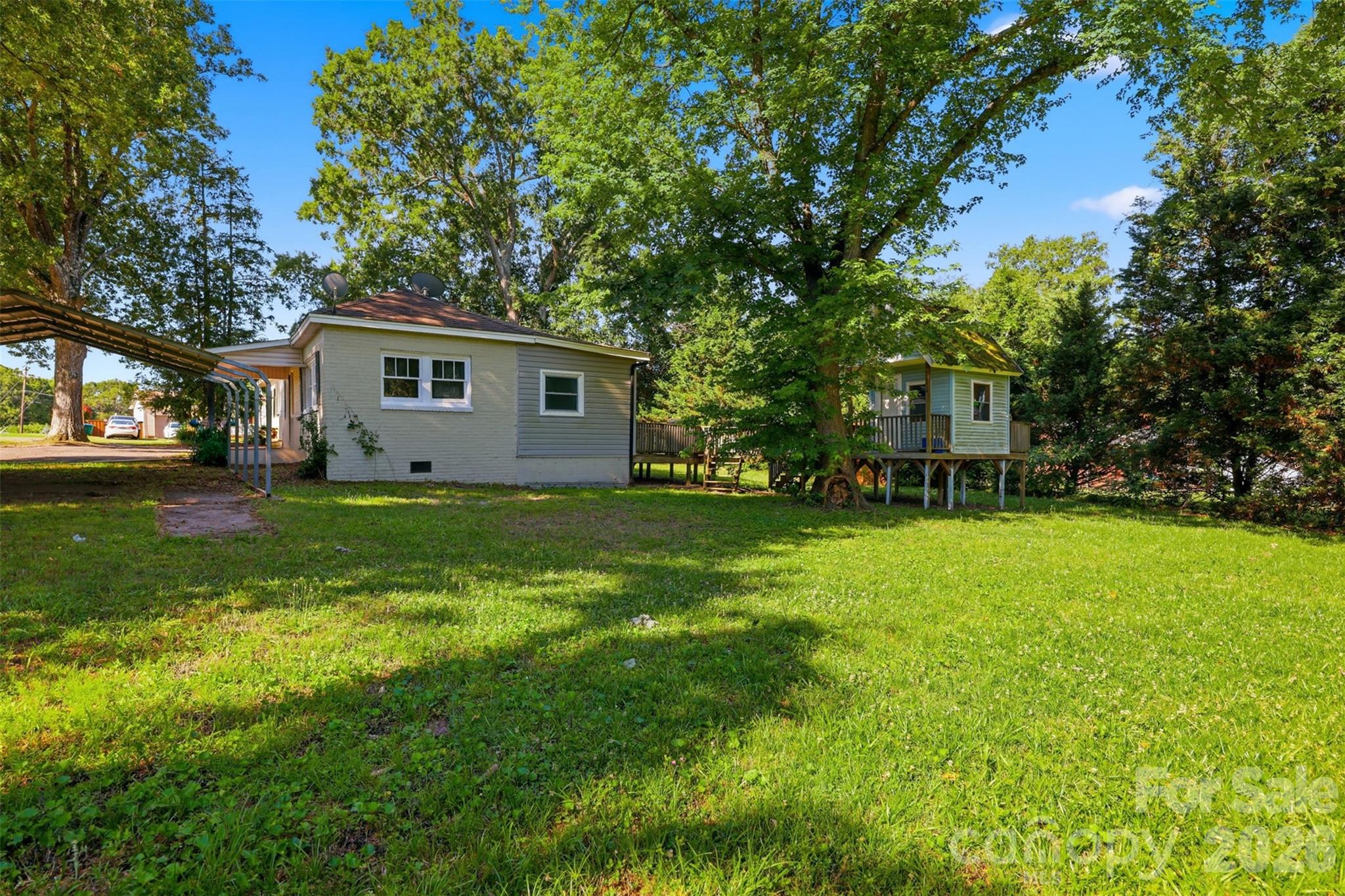 623 E Ohio Avenue Property Photo 6