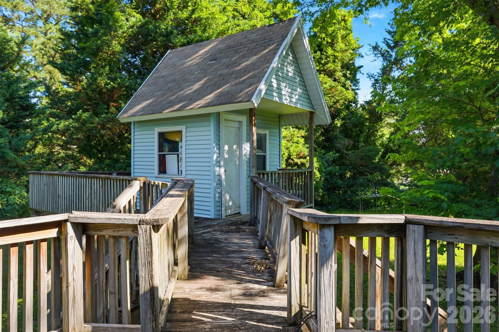 623 E Ohio Avenue Property Photo 7