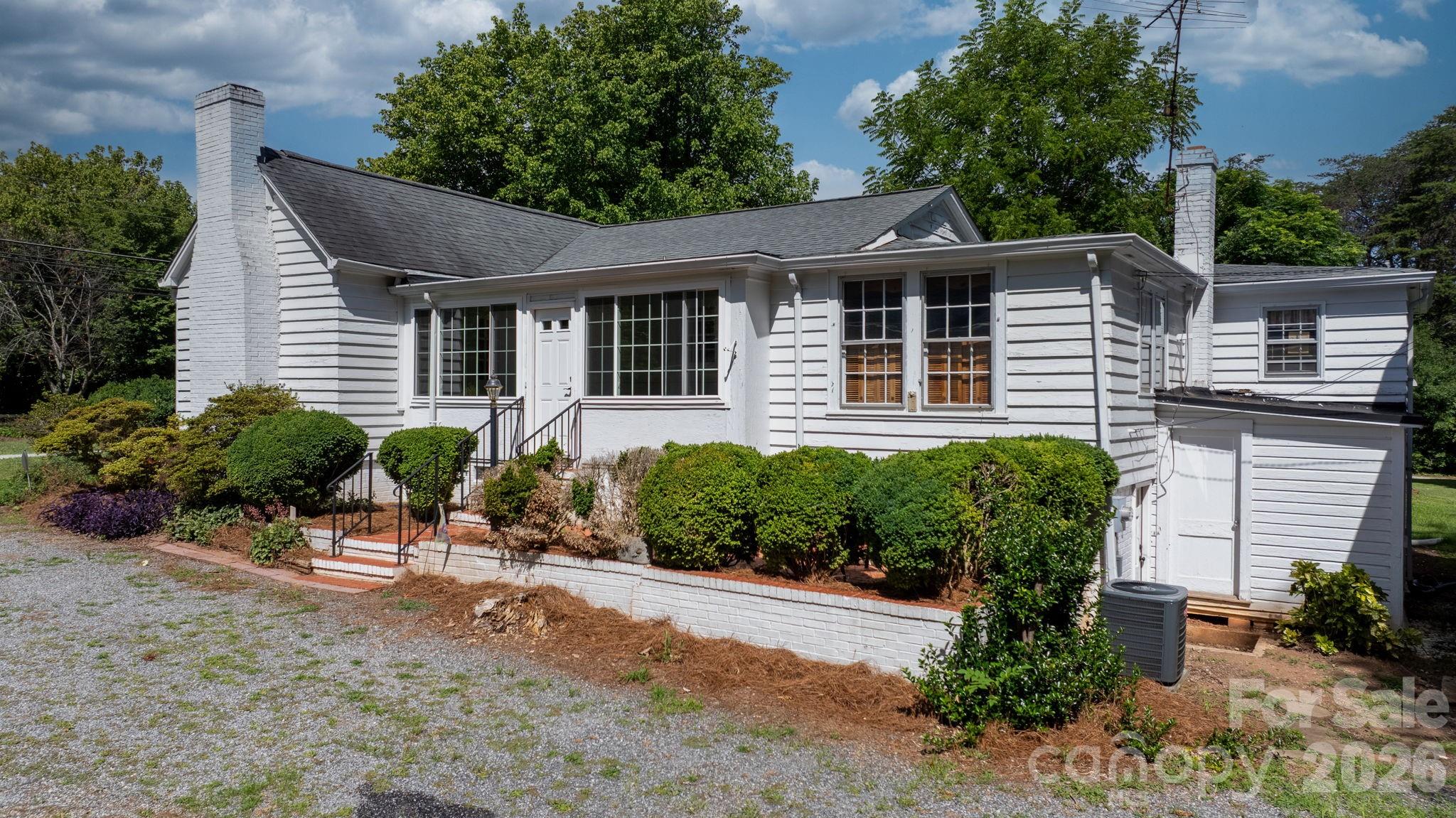 608 1st Street Property Photo 3