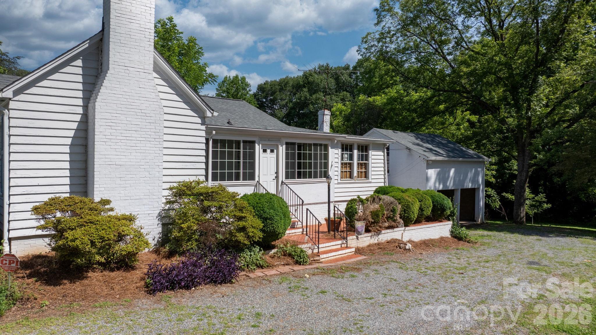608 1st Street Property Photo 5