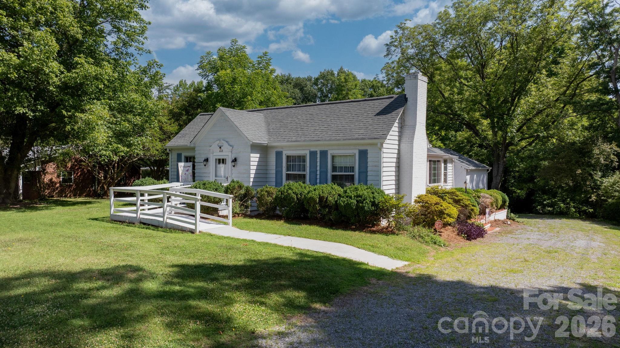 608 1st Street Property Photo 6