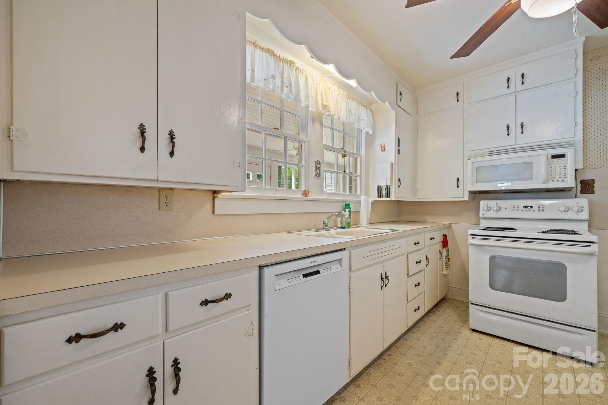 608 1st Street Property Photo 26